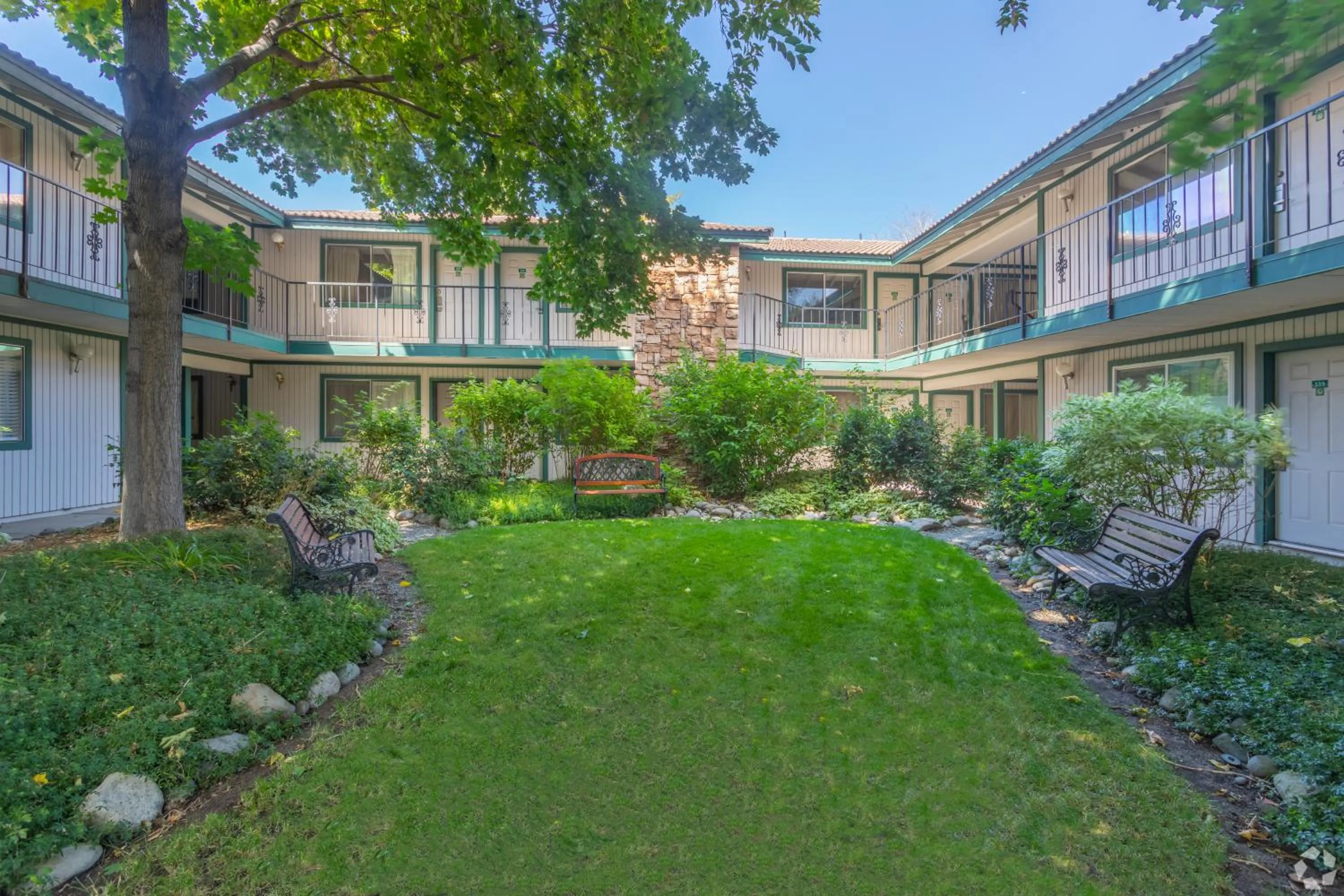 Property building in Thunderbird Resort Club