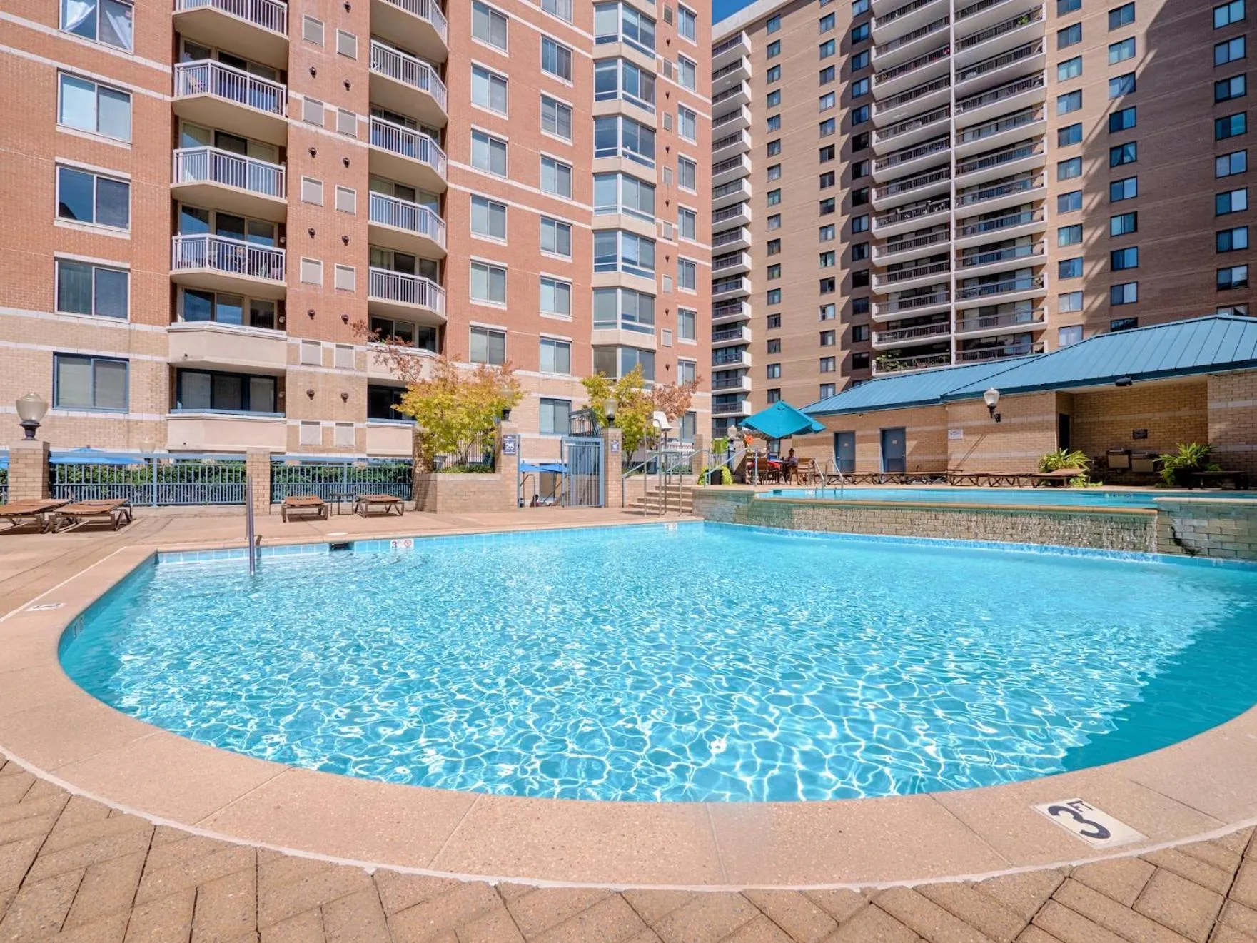 National at Ballston Place