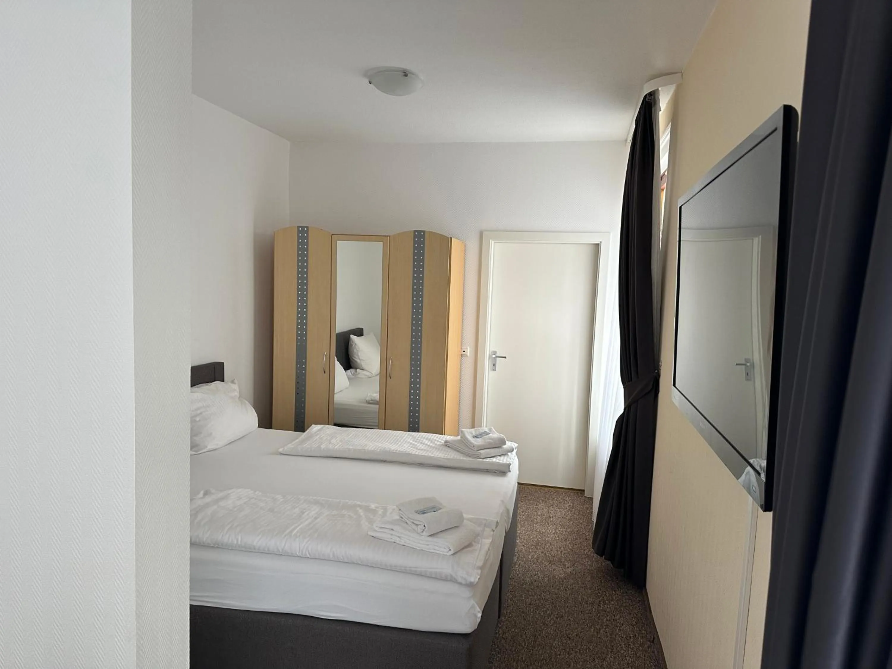 Photo of the whole room, Bed in Hotel-Café-Burg Stahleck