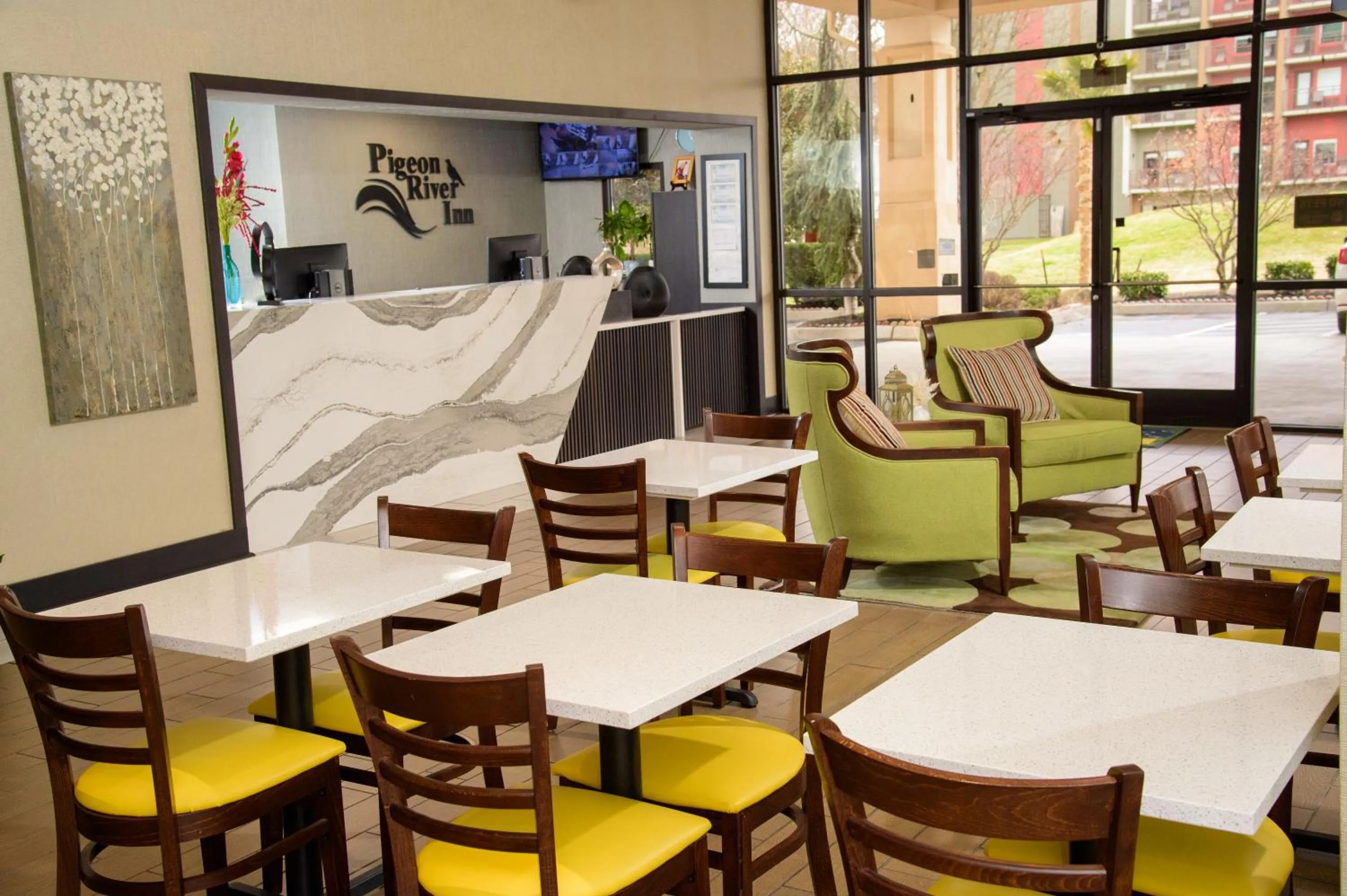 Lobby or reception in Pigeon River Inn