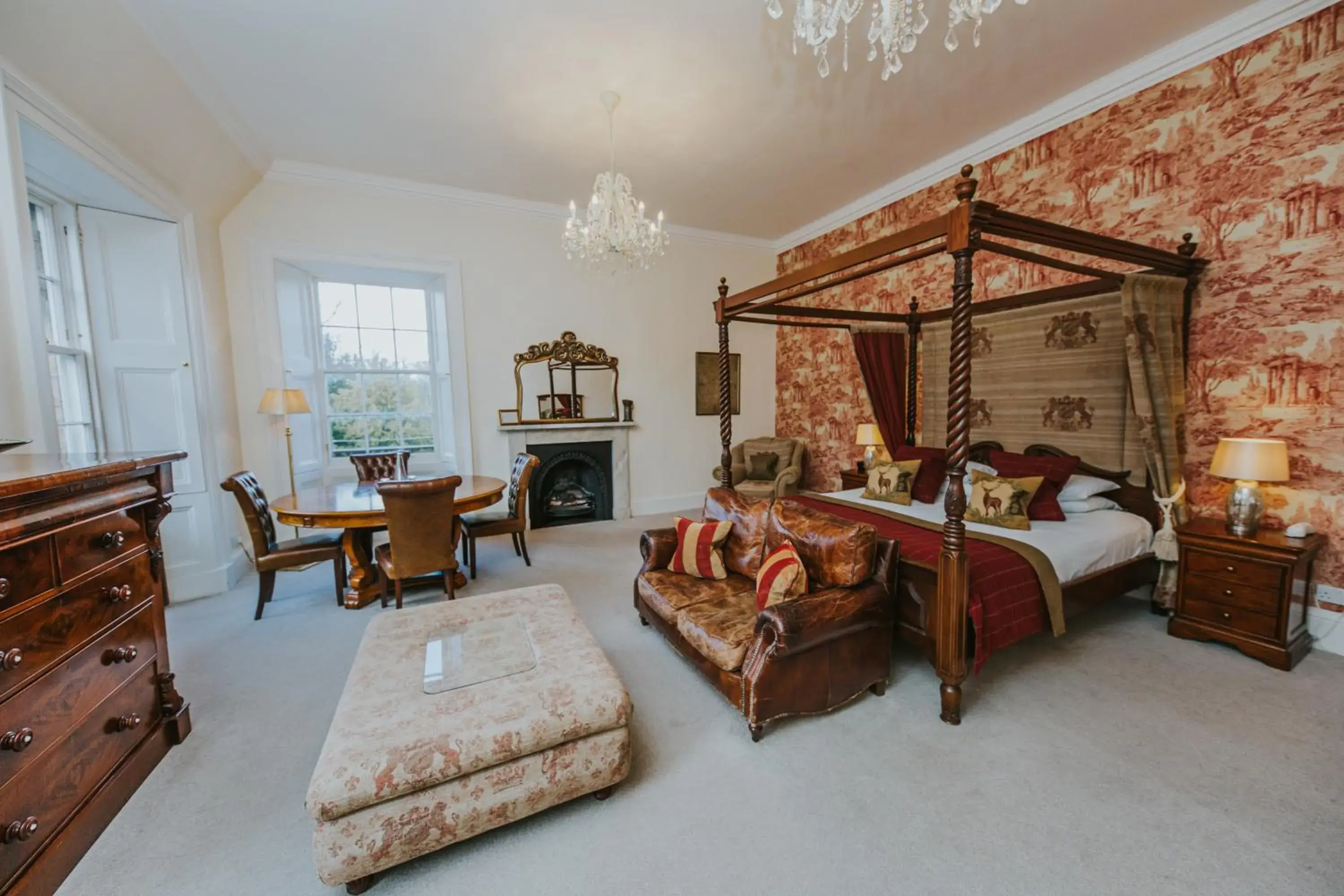 Superior Suite in Carberry Tower Mansion House and Estate Superior Suite in Carberry Tower Mansion House and Estate