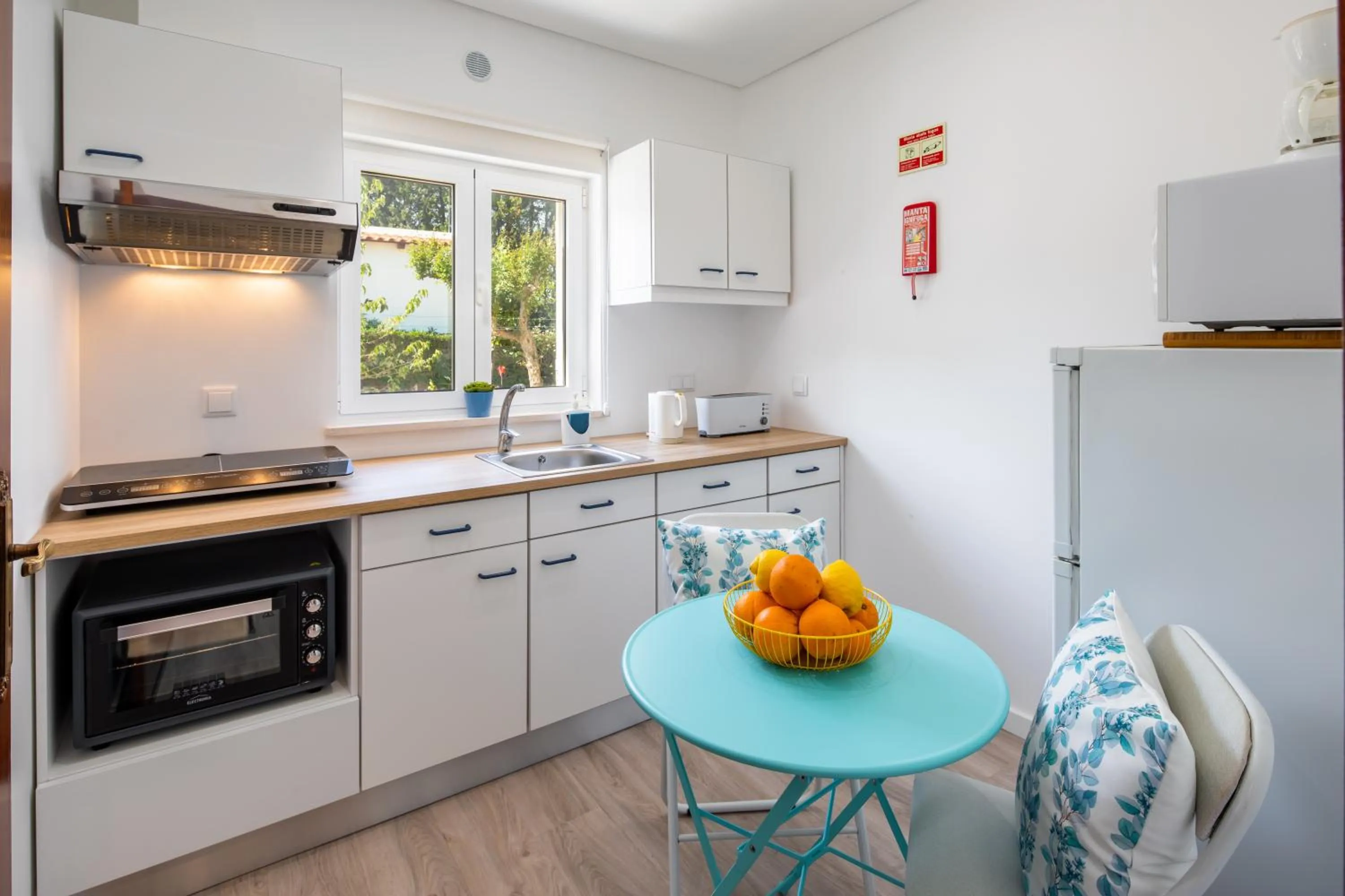 Spring in Apartamentos Flor da Laranja, Albufeira by AlgarveBlossom