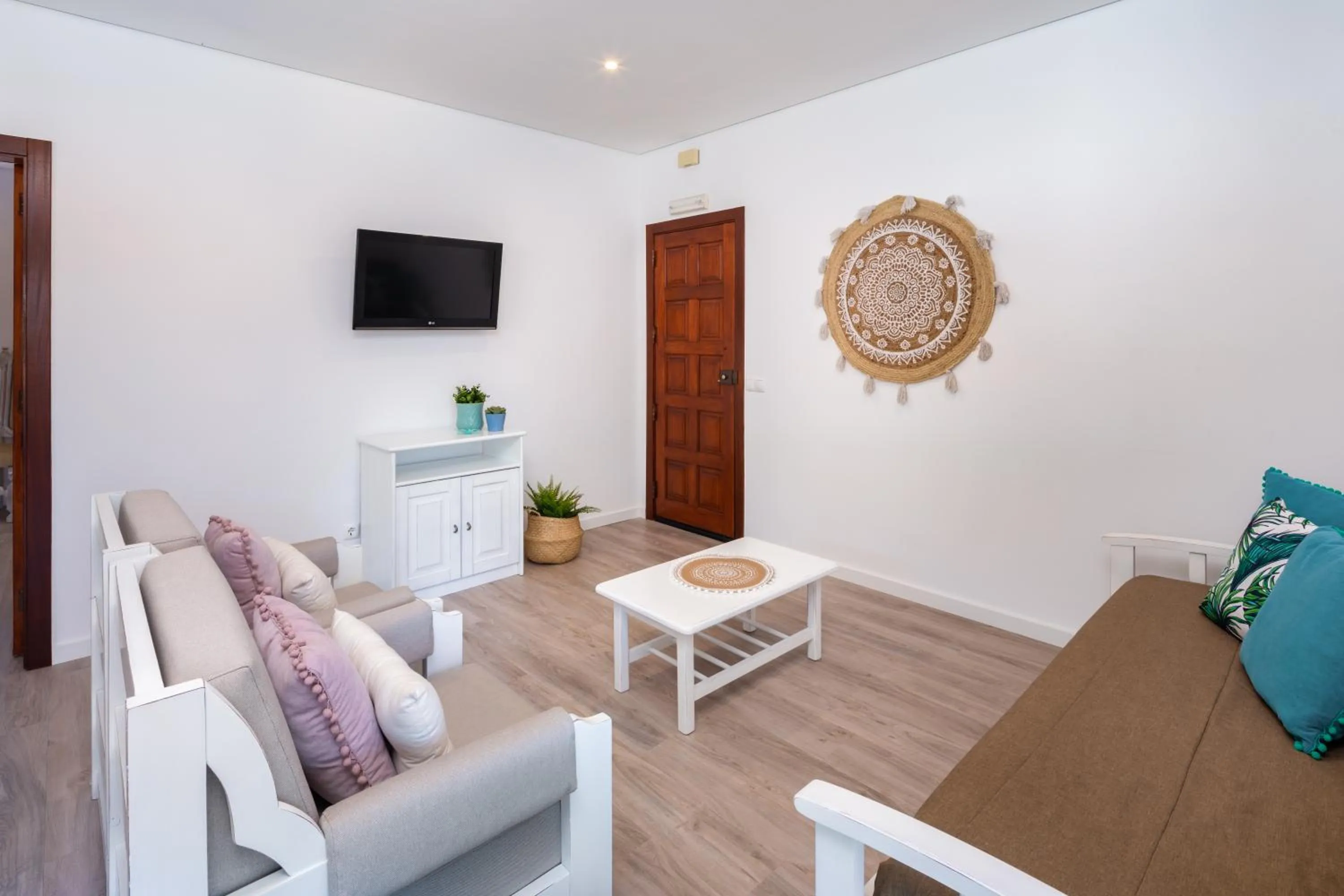 Spring in Apartamentos Flor da Laranja, Albufeira by AlgarveBlossom