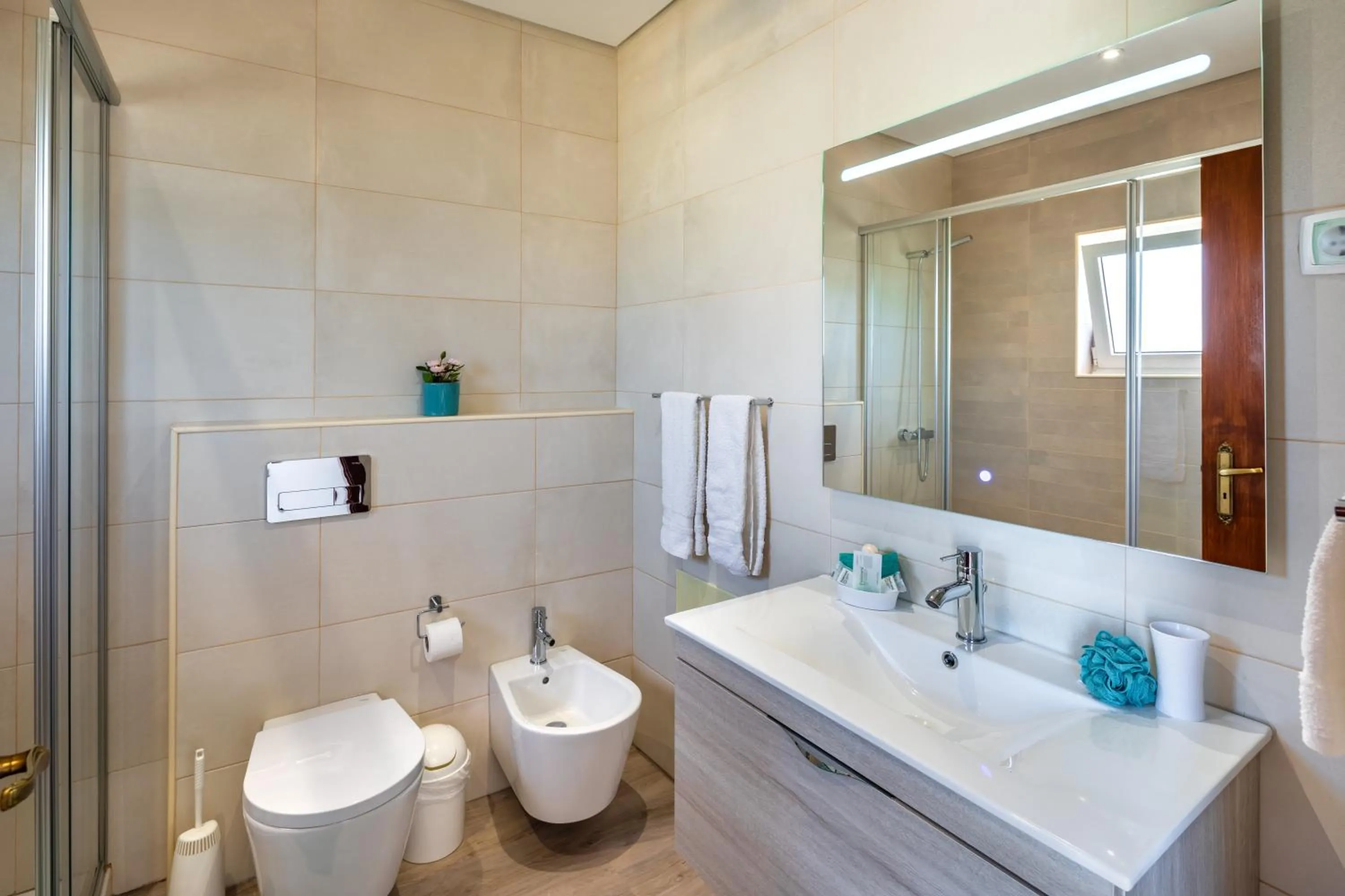 Toilet in Apartamentos Flor da Laranja, Albufeira by AlgarveBlossom