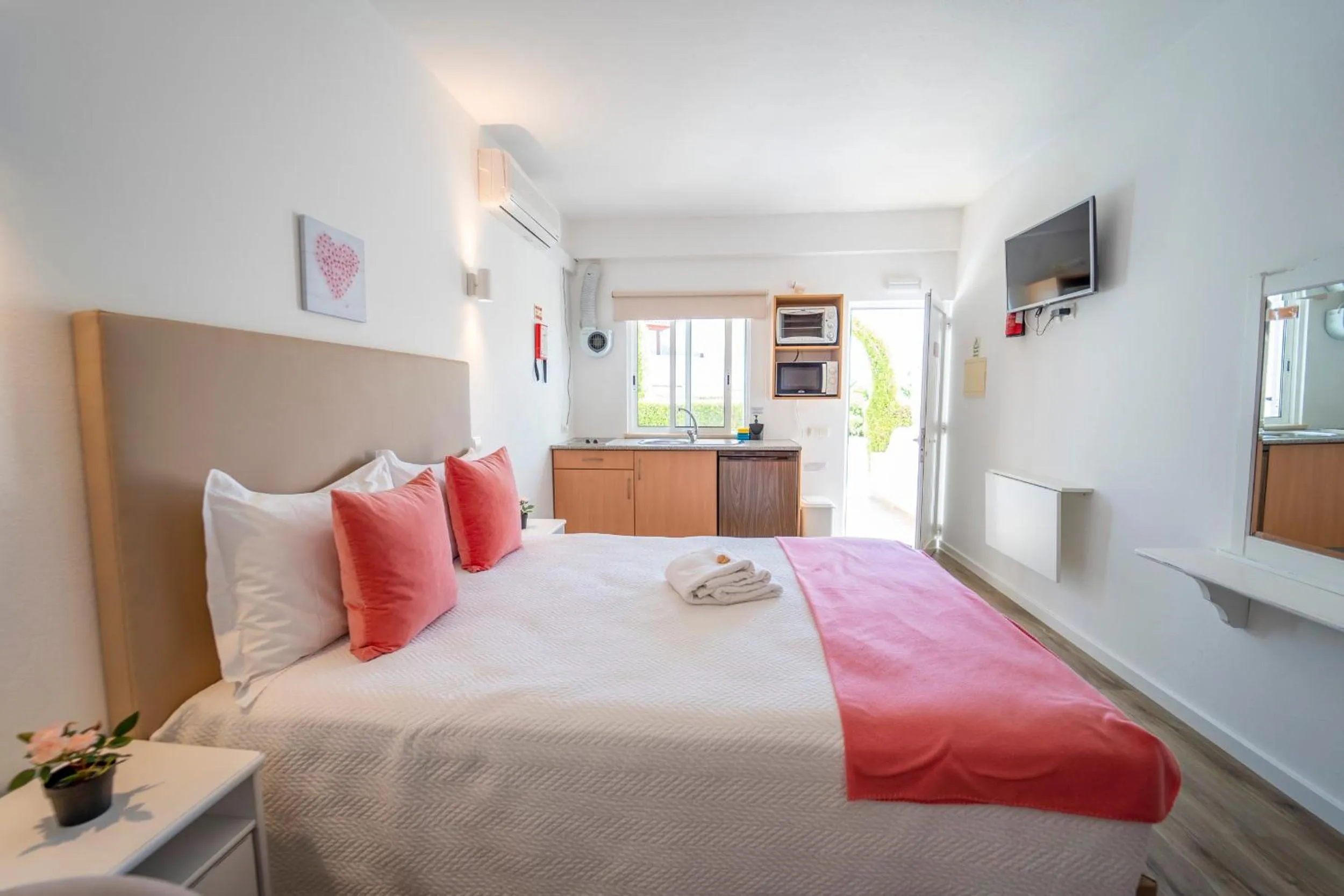 Photo of the whole room, Bed in Apartamentos Flor da Laranja, Albufeira by AlgarveBlossom