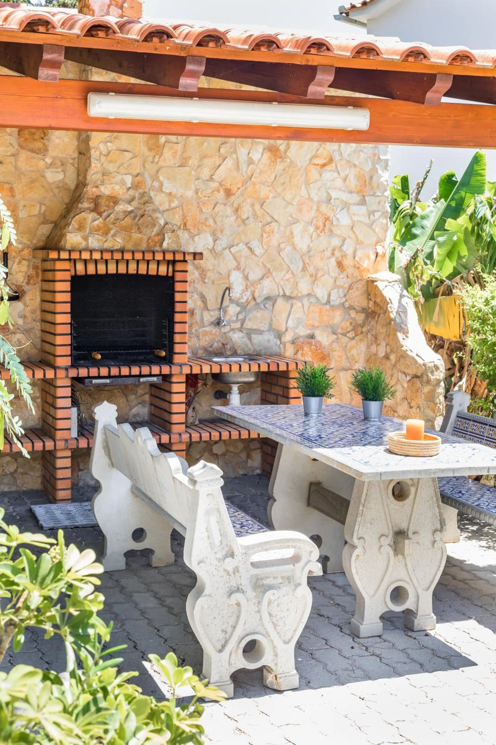 BBQ facilities in Apartamentos Flor da Laranja, Albufeira by AlgarveBlossom