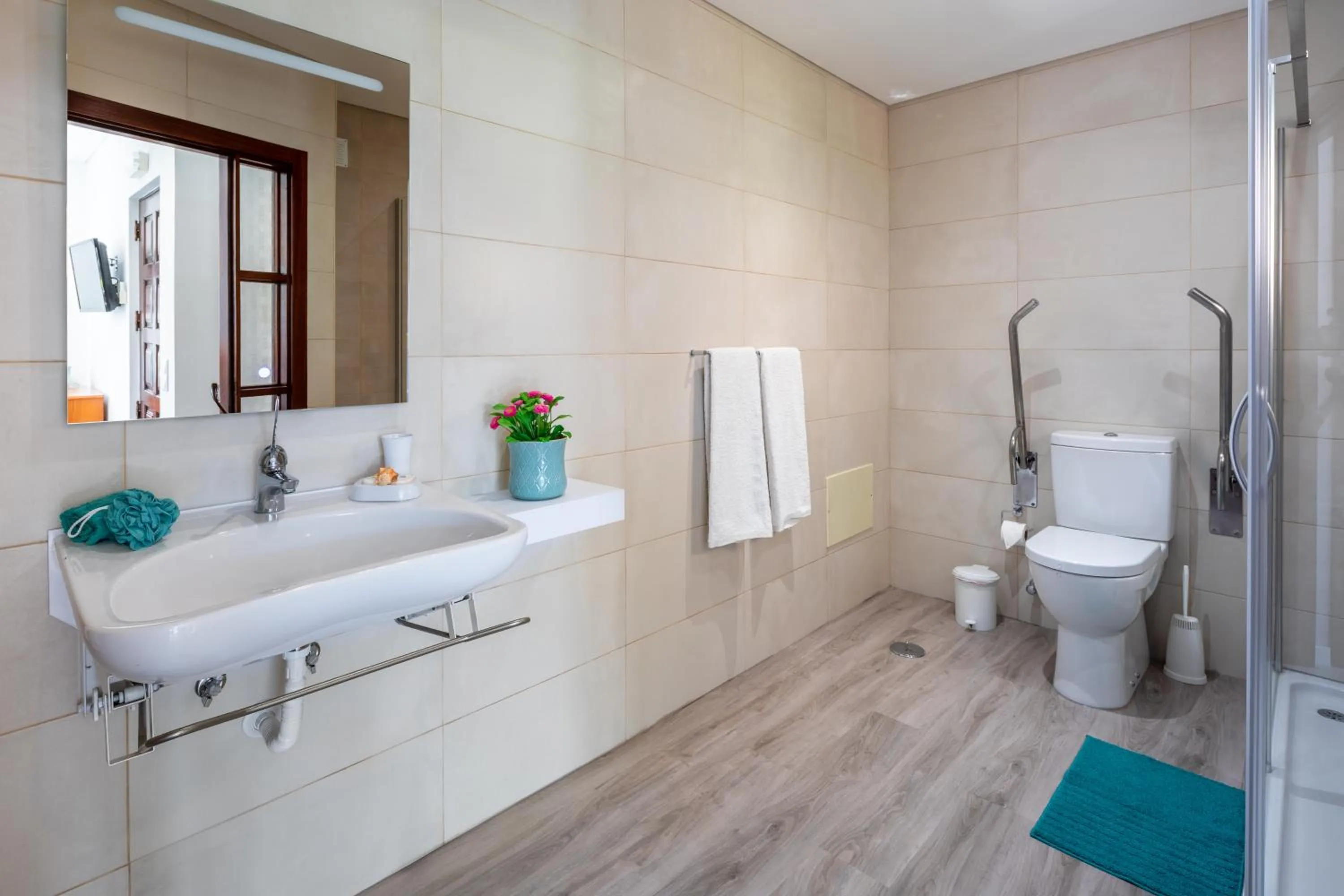 Shower in Apartamentos Flor da Laranja, Albufeira by AlgarveBlossom