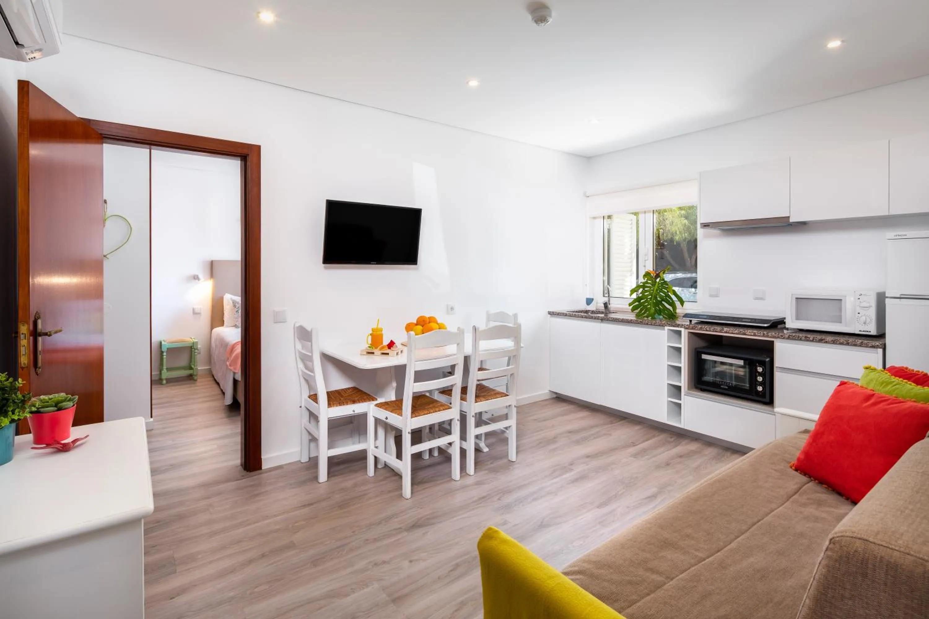 Spring in Apartamentos Flor da Laranja, Albufeira by AlgarveBlossom