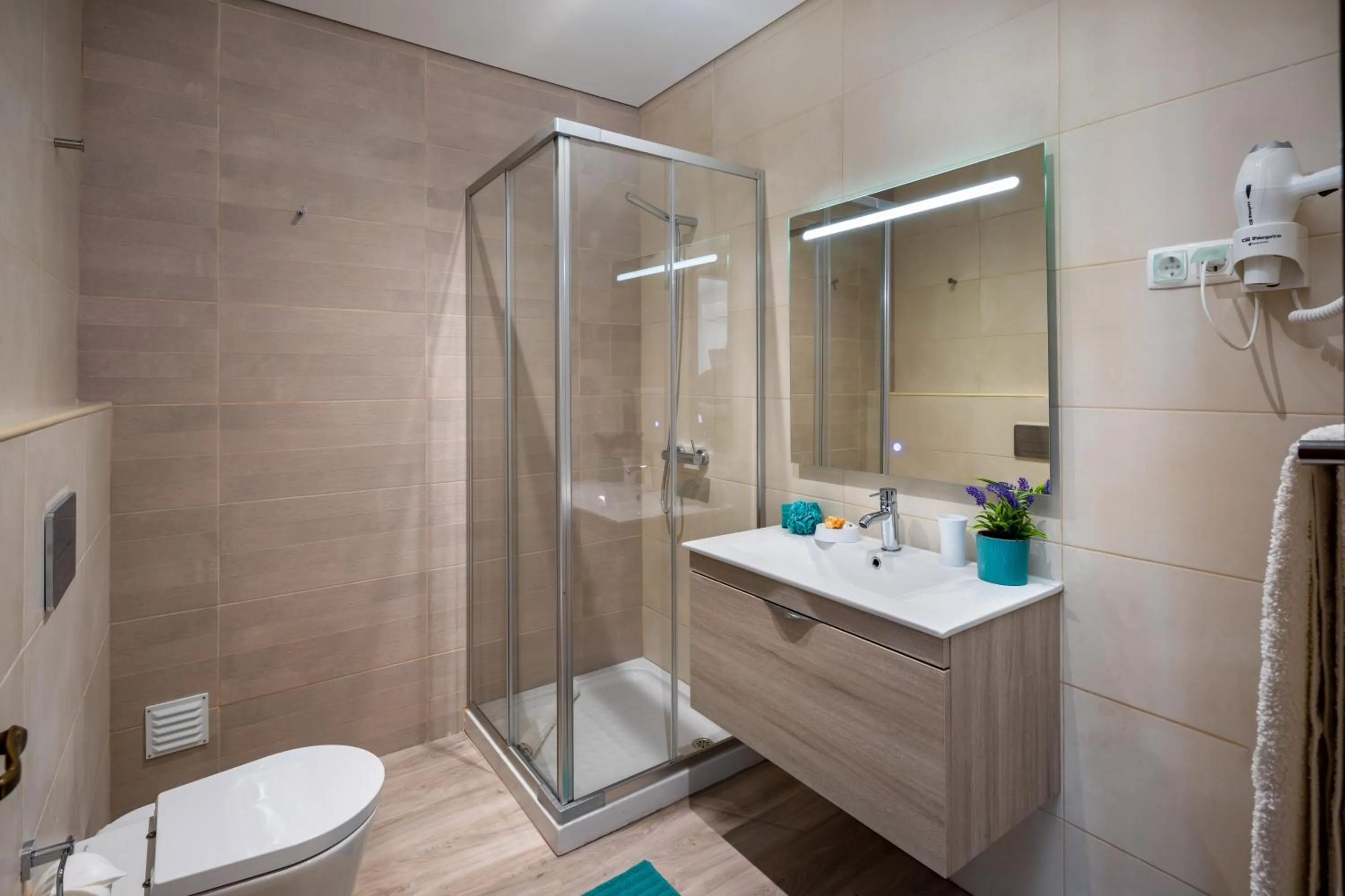 Shower in Apartamentos Flor da Laranja, Albufeira by AlgarveBlossom