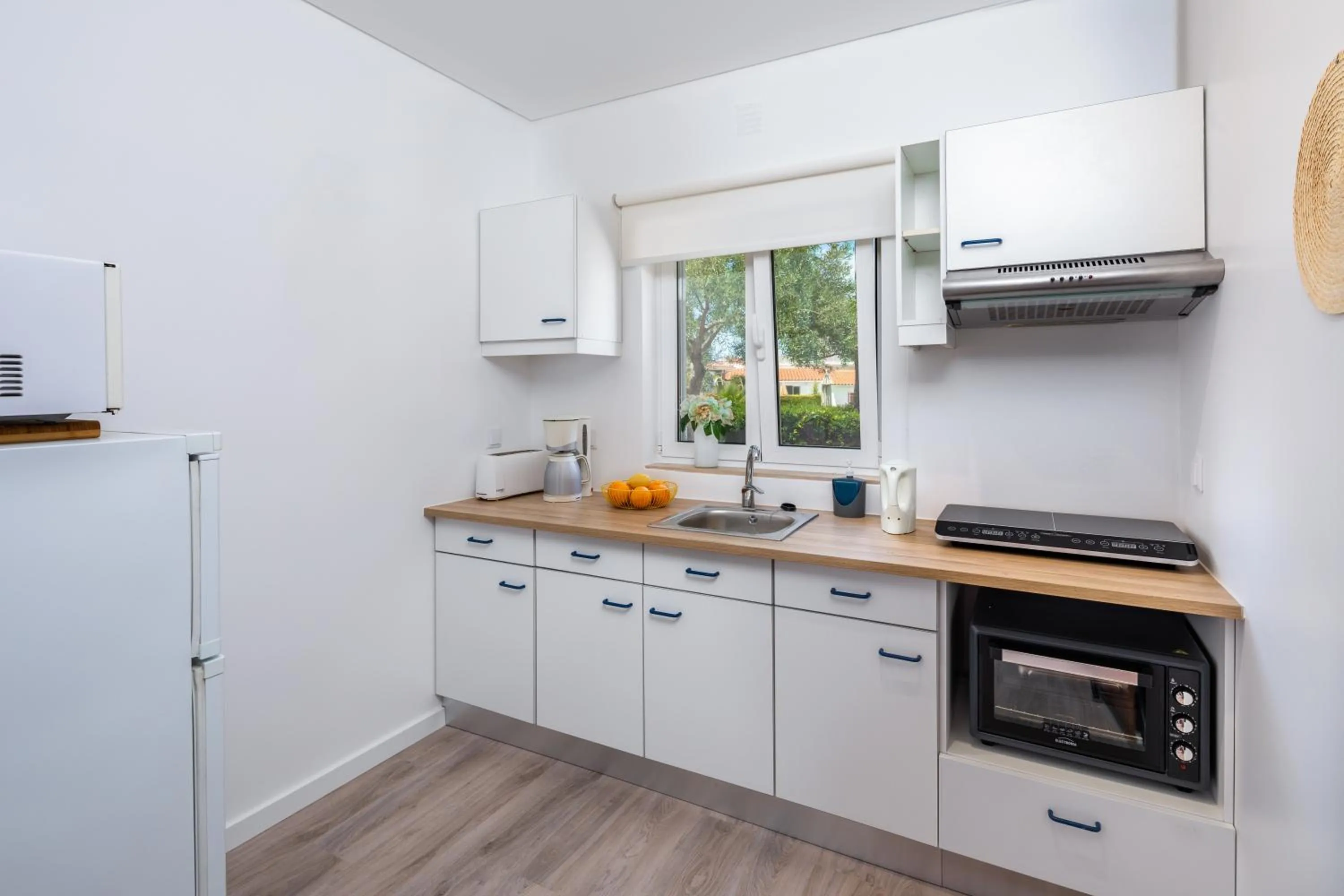 kitchen in Apartamentos Flor da Laranja, Albufeira by AlgarveBlossom