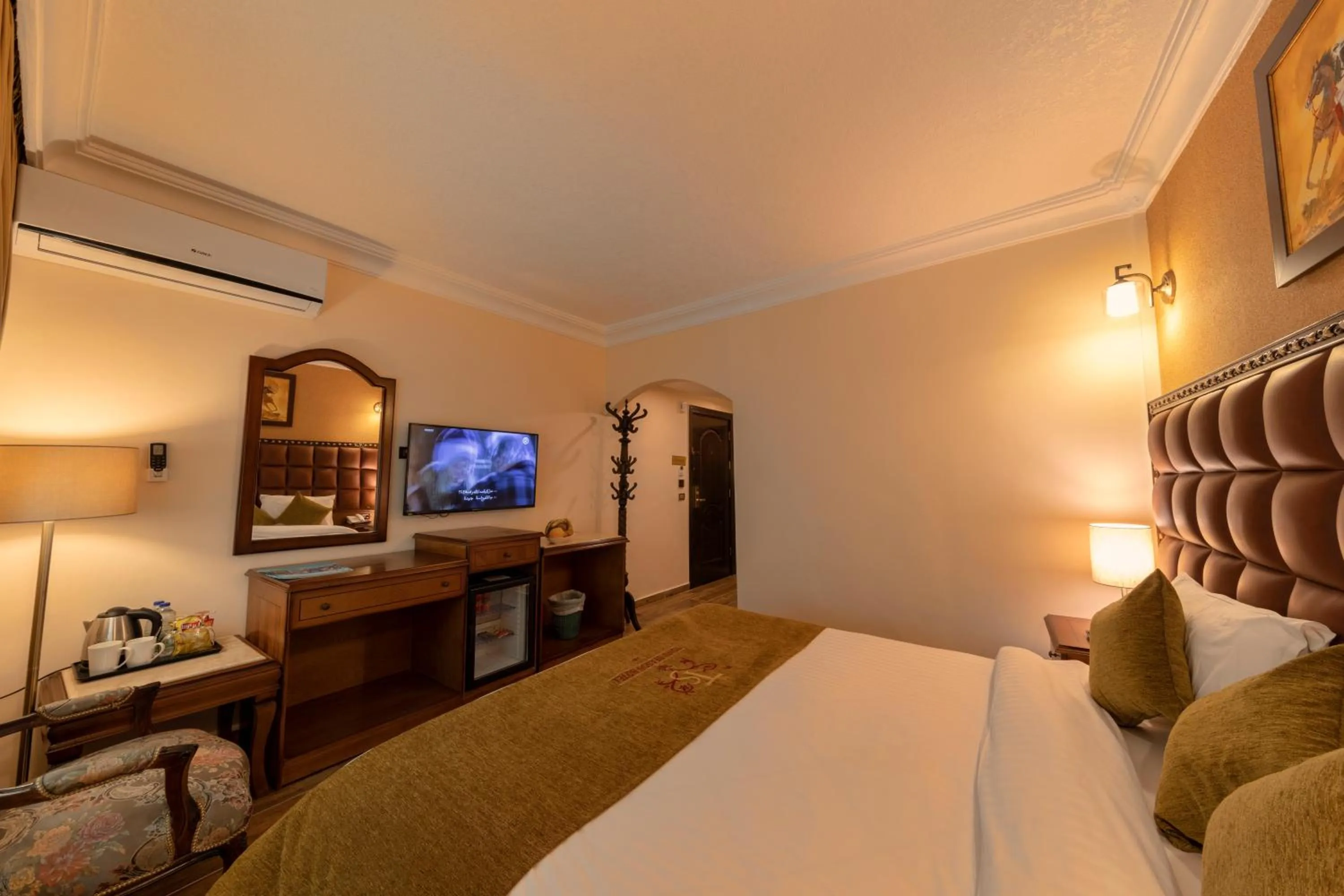 Bed in Town Season Hotel