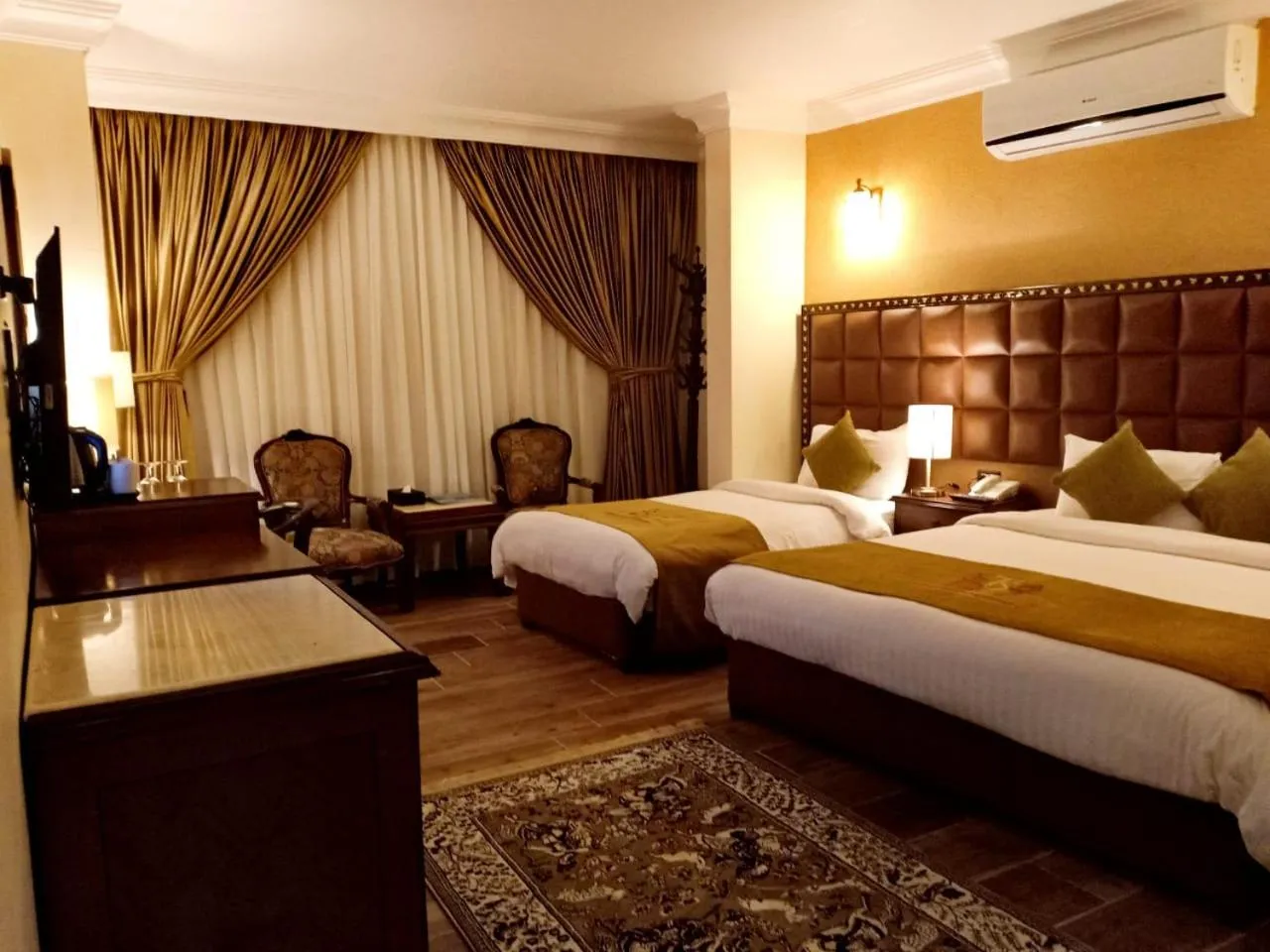 Photo of the whole room, Bed in Town Season Hotel