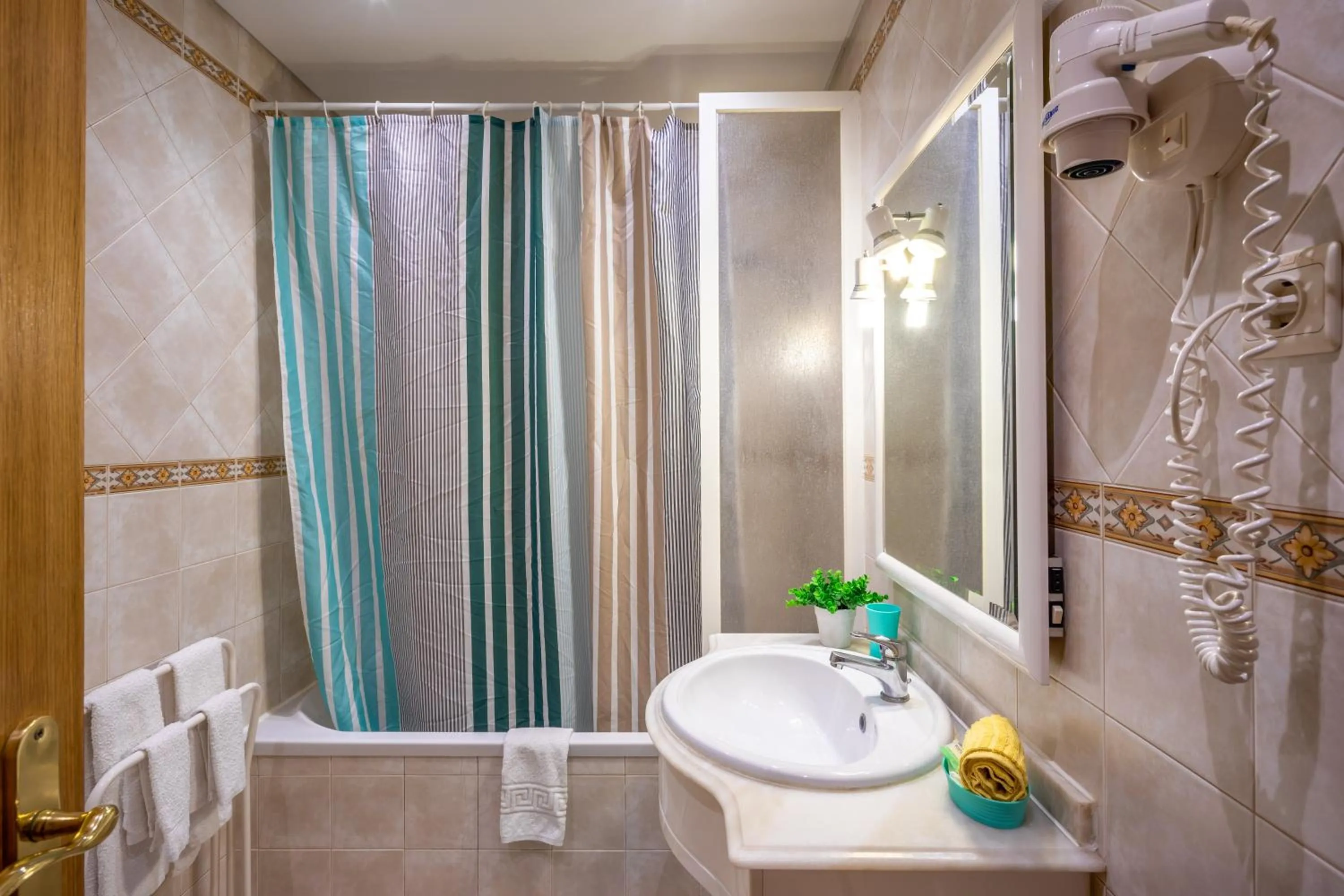 Apartamentos Monte dos Avós, Albufeira by AlgarveBlossom