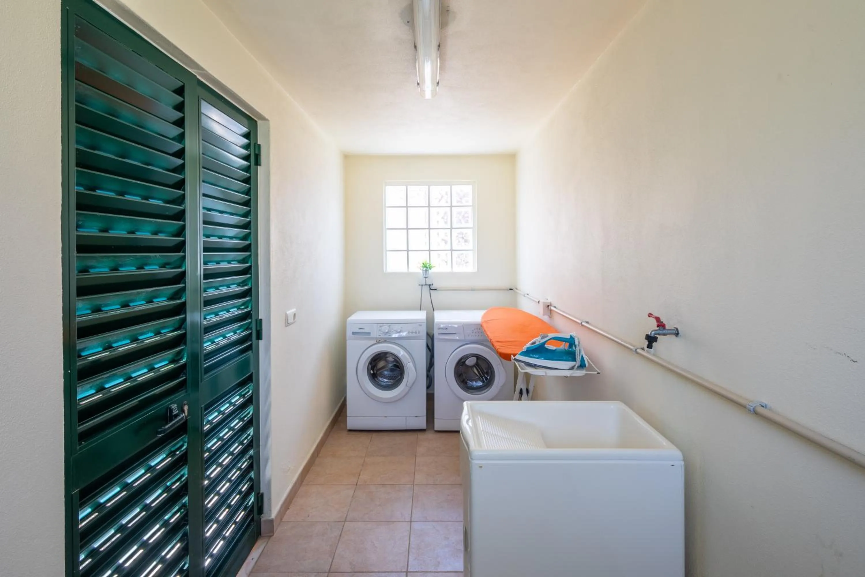 Area and facilities in Apartamentos Monte dos Avós, Albufeira by AlgarveBlossom