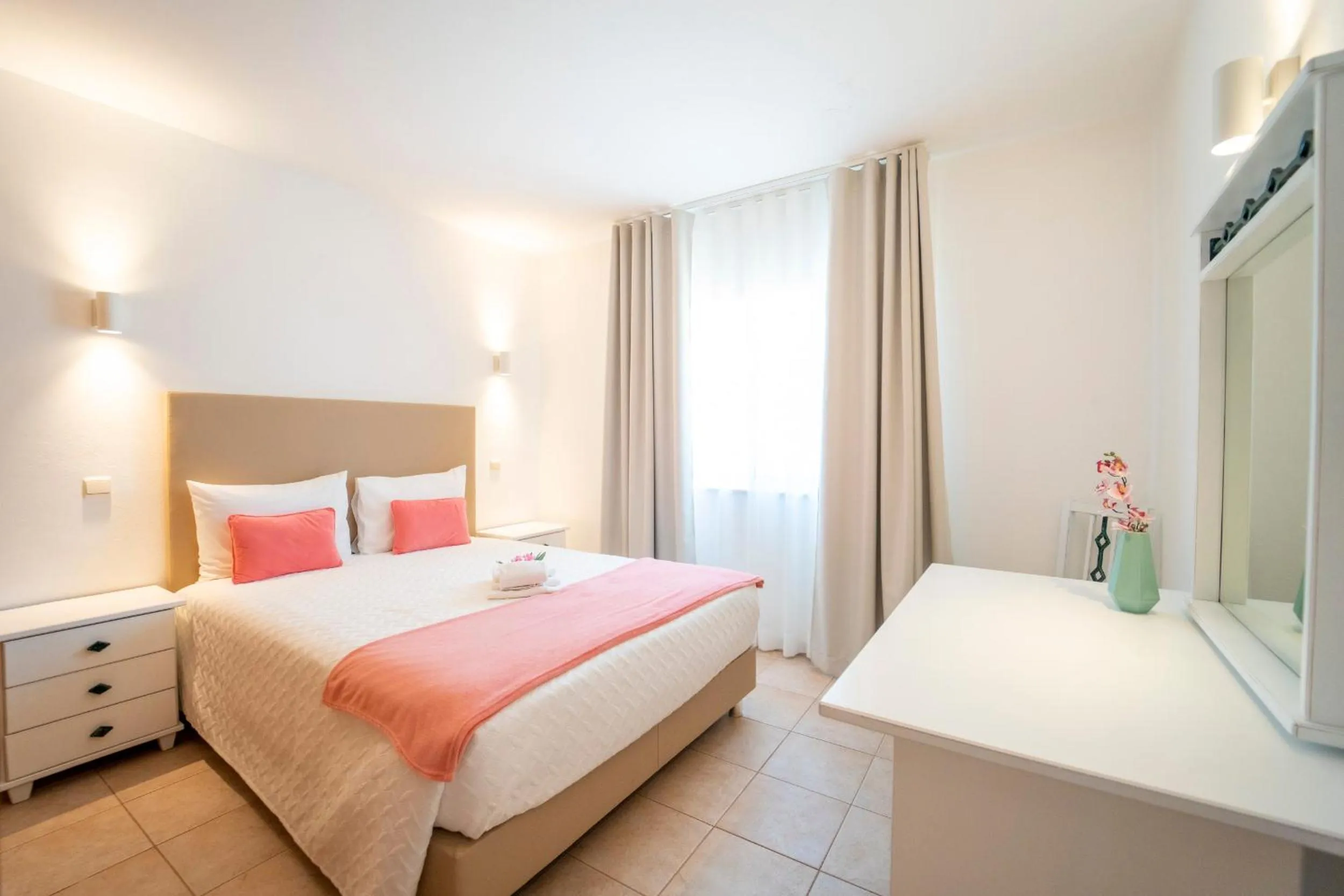 Bed in Apartamentos Monte dos Avós, Albufeira by AlgarveBlossom