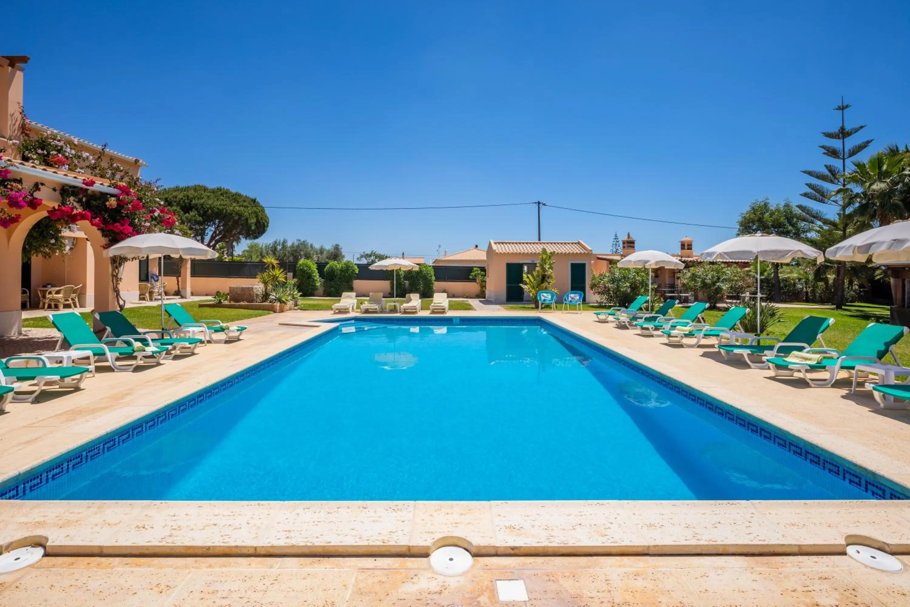 Garden in Apartamentos Monte dos Avós, Albufeira by AlgarveBlossom