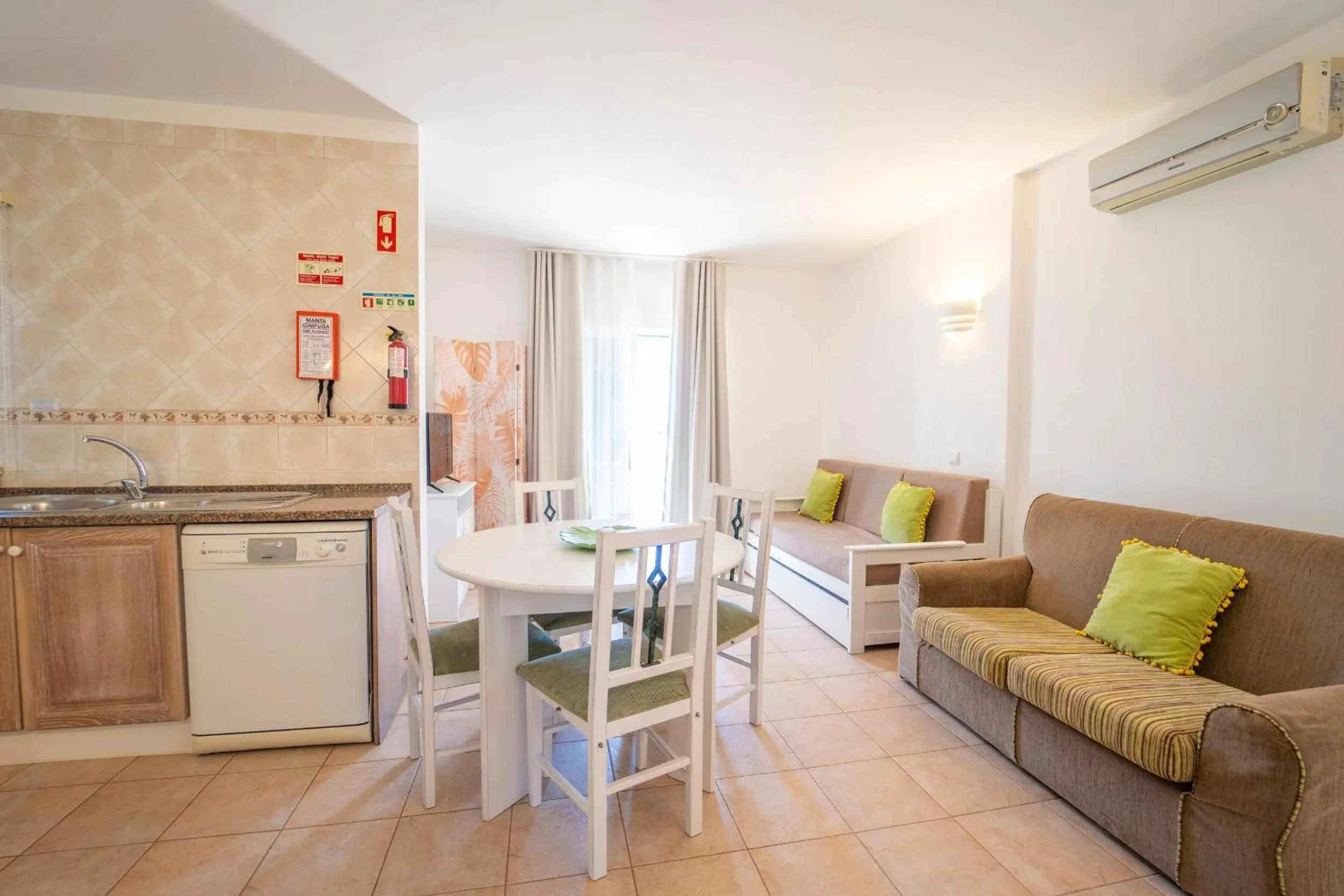 Apartamentos Monte dos Avós, Albufeira by AlgarveBlossom