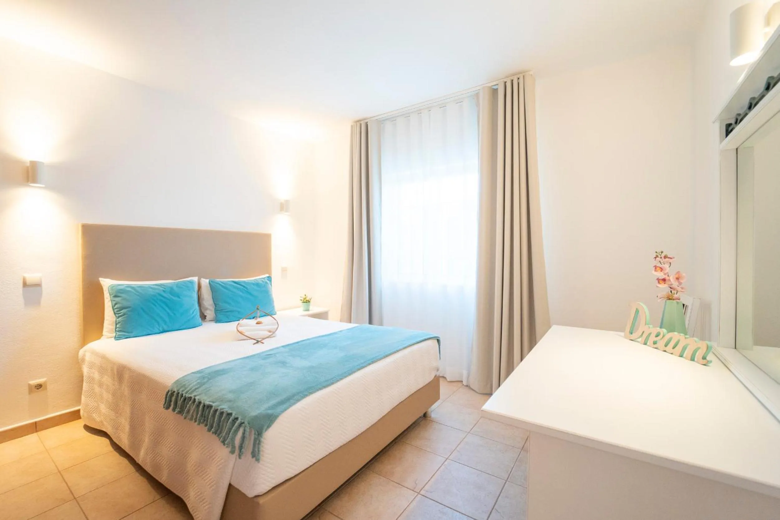 Bed in Apartamentos Monte dos Avós, Albufeira by AlgarveBlossom