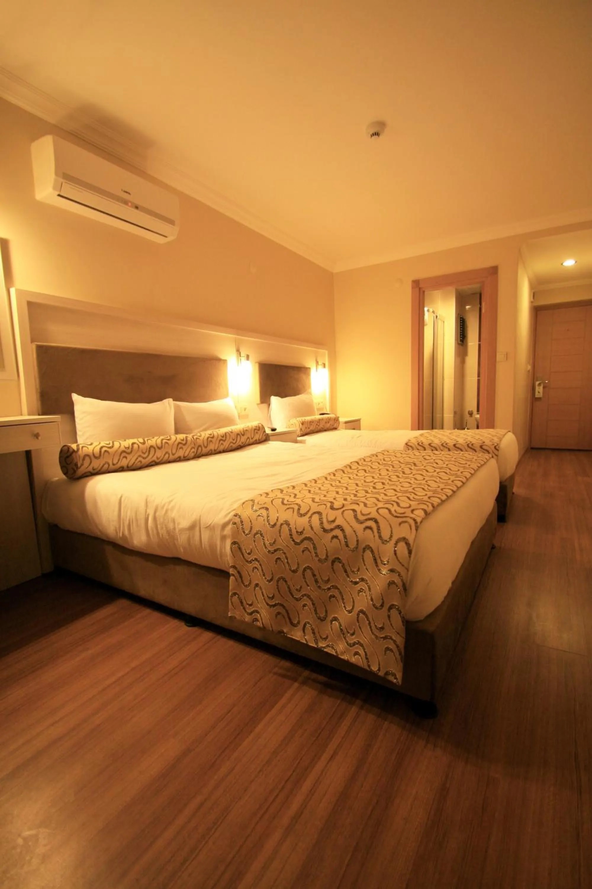 Photo of the whole room, Bed in Grand Zeybek Hotel
