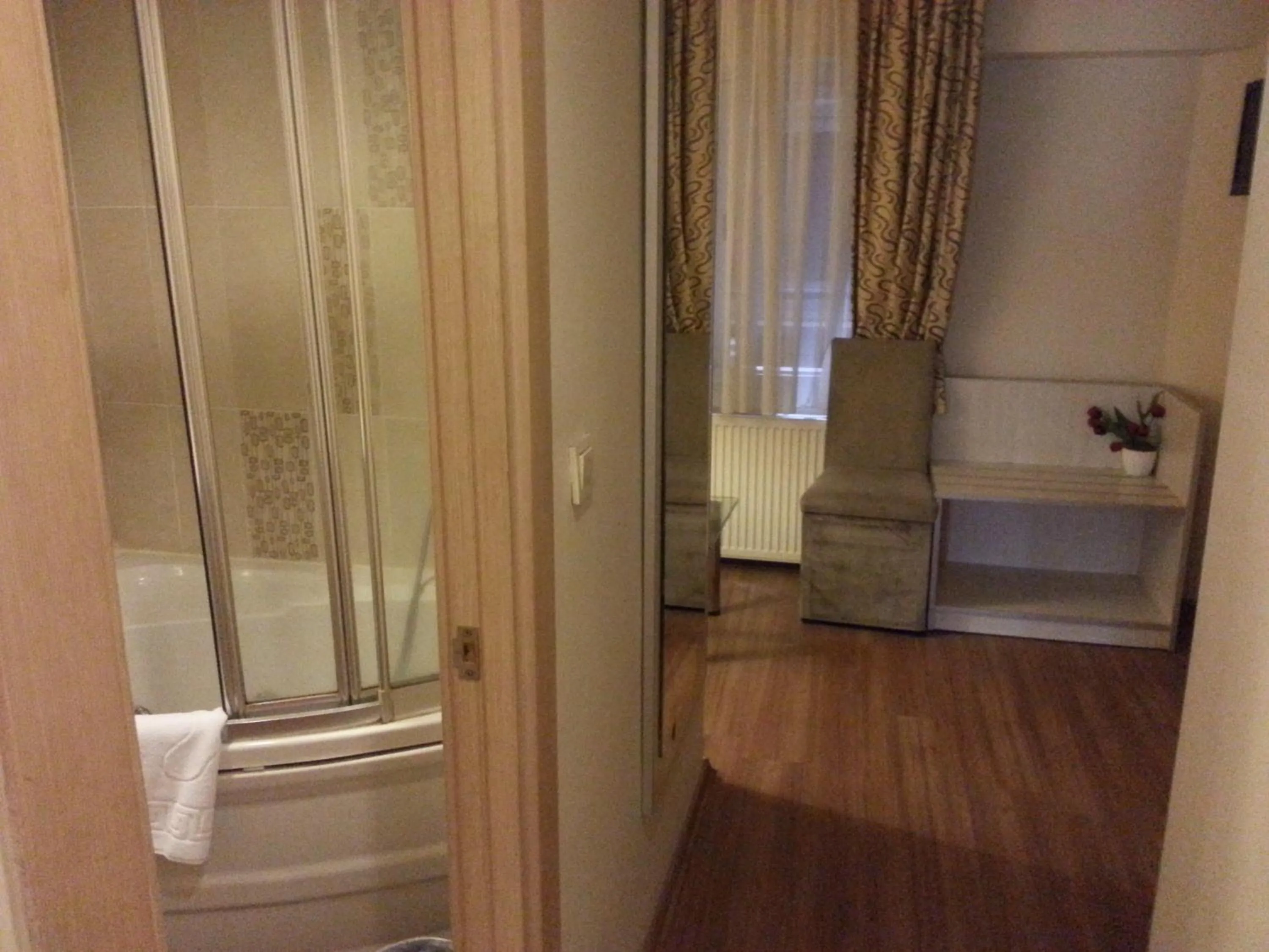 Shower in Grand Zeybek Hotel