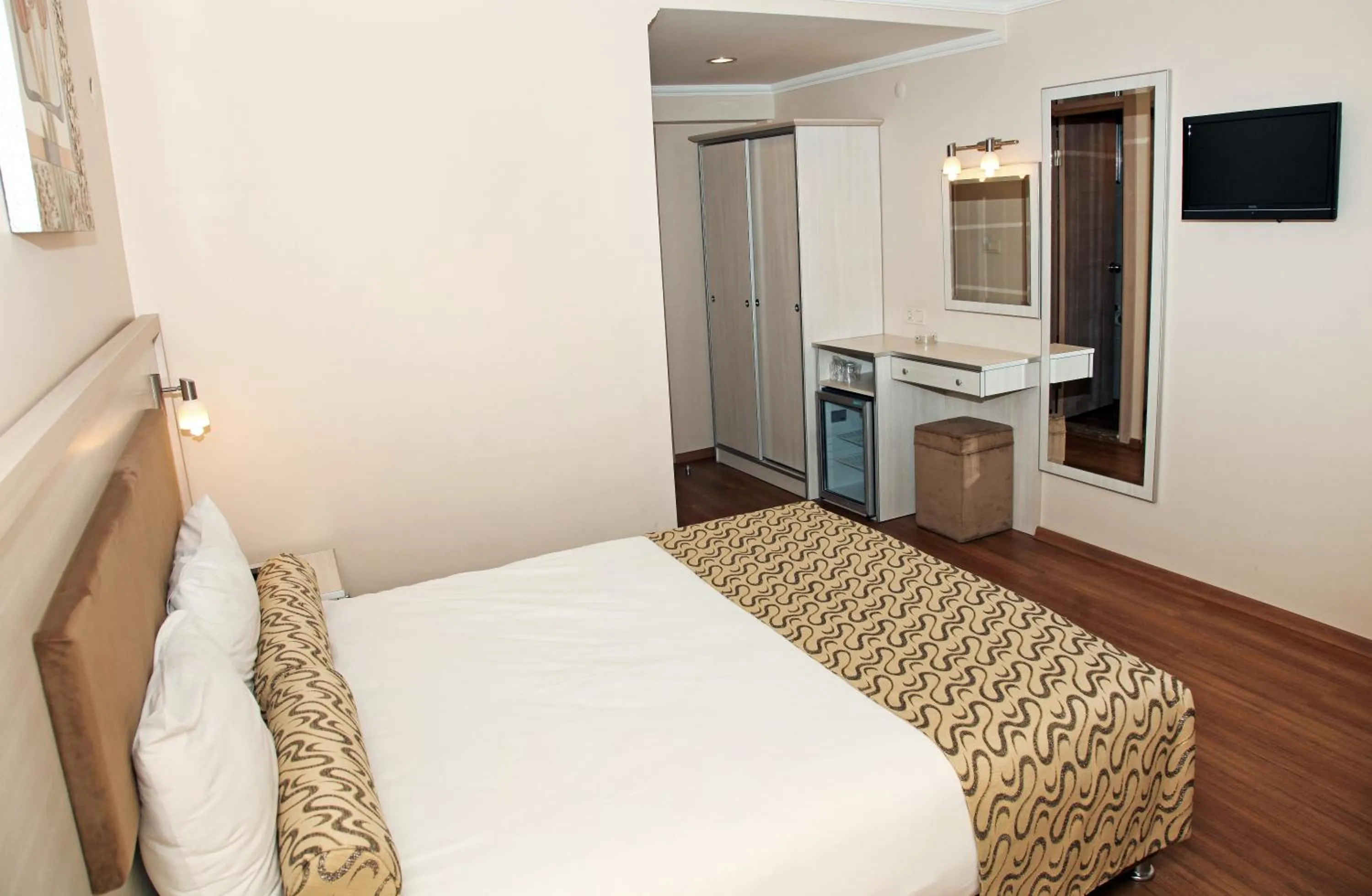 Photo of the whole room, Bed in Grand Zeybek Hotel