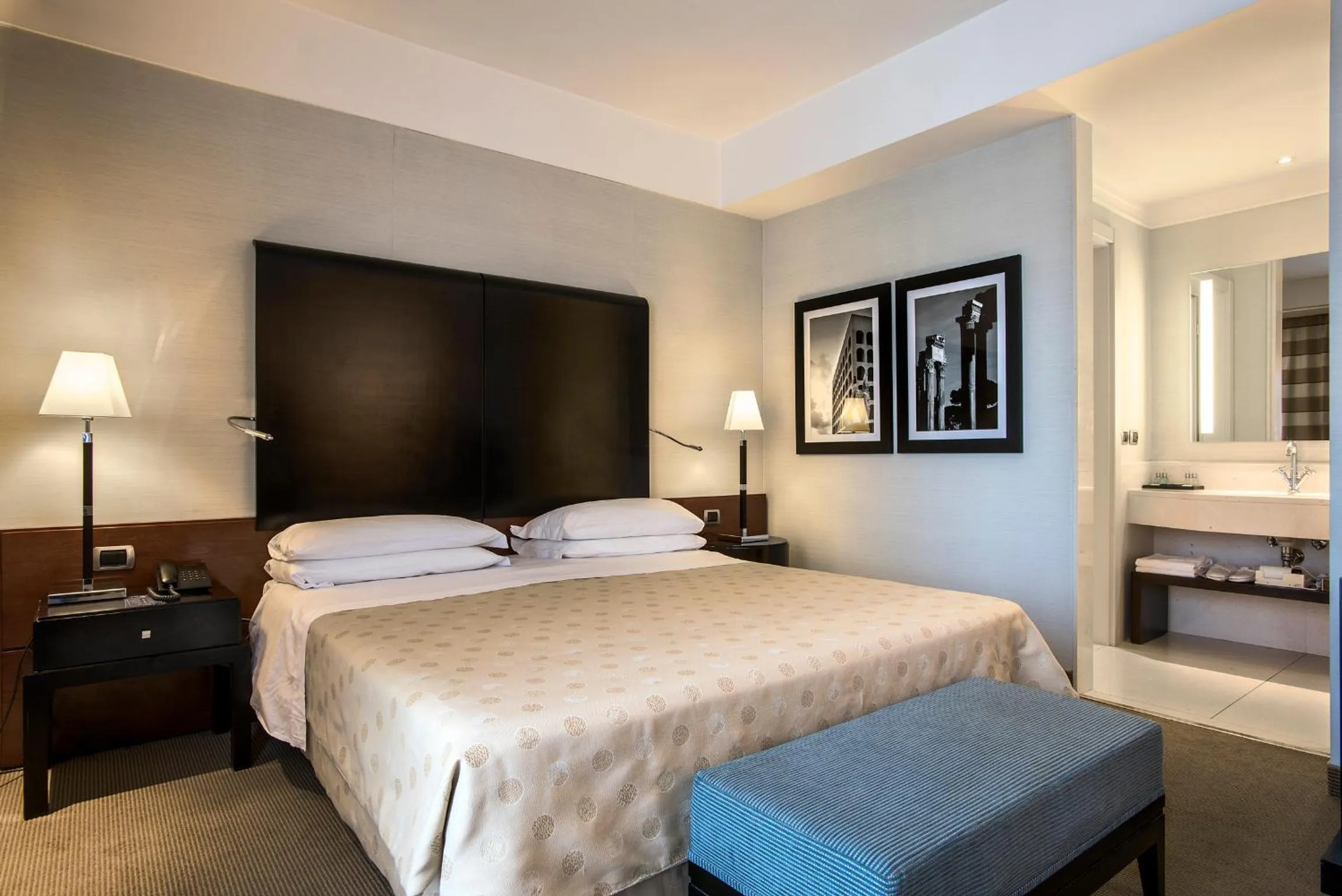 Bedroom, Bed in Ergife Palace Hotel