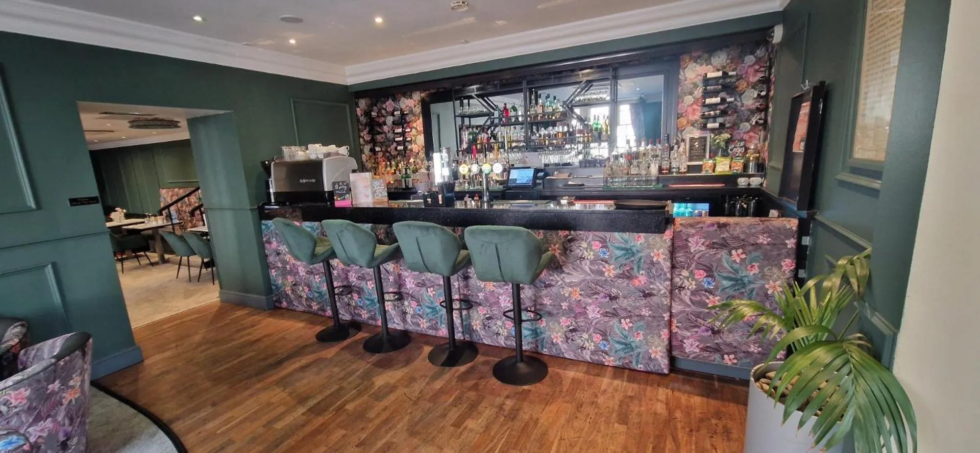 Lounge or bar in The Popinjay Hotel