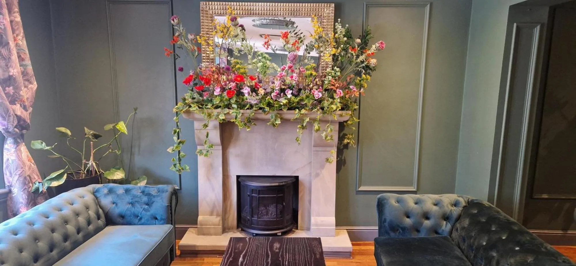 Lounge or bar in The Popinjay Hotel