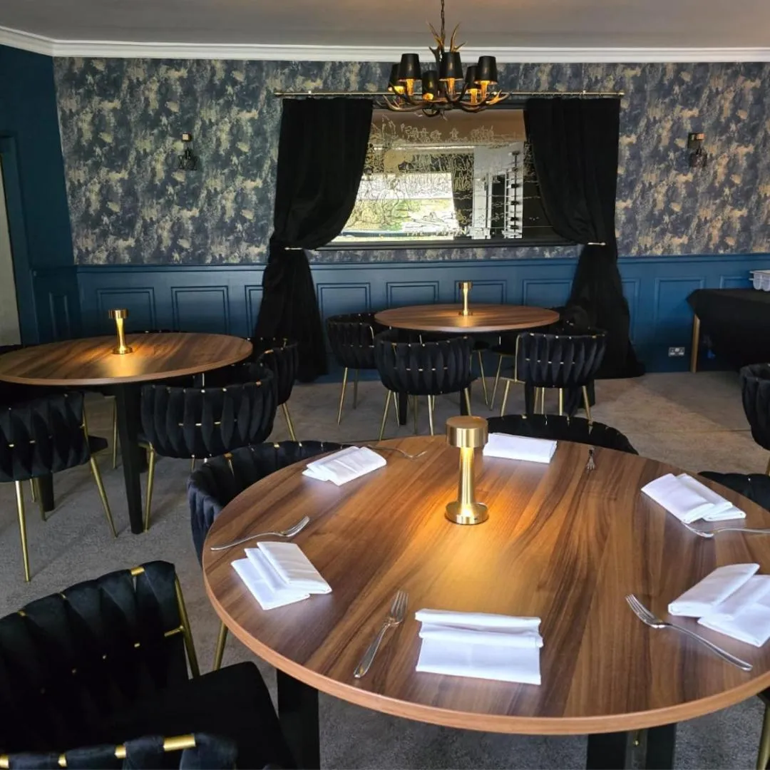 Restaurant/places to eat in The Popinjay Hotel