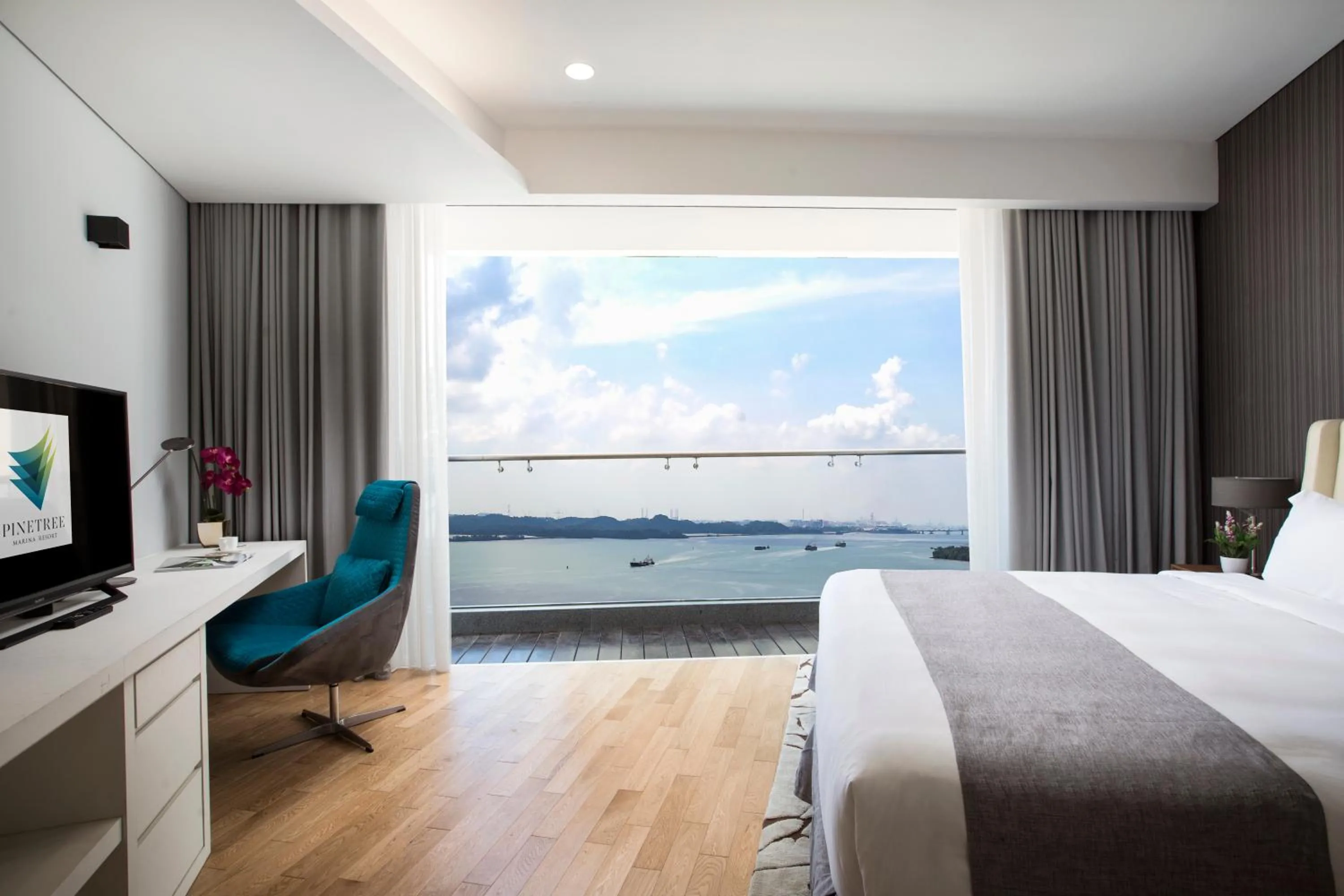 Bedroom in Pinetree Marina Resort