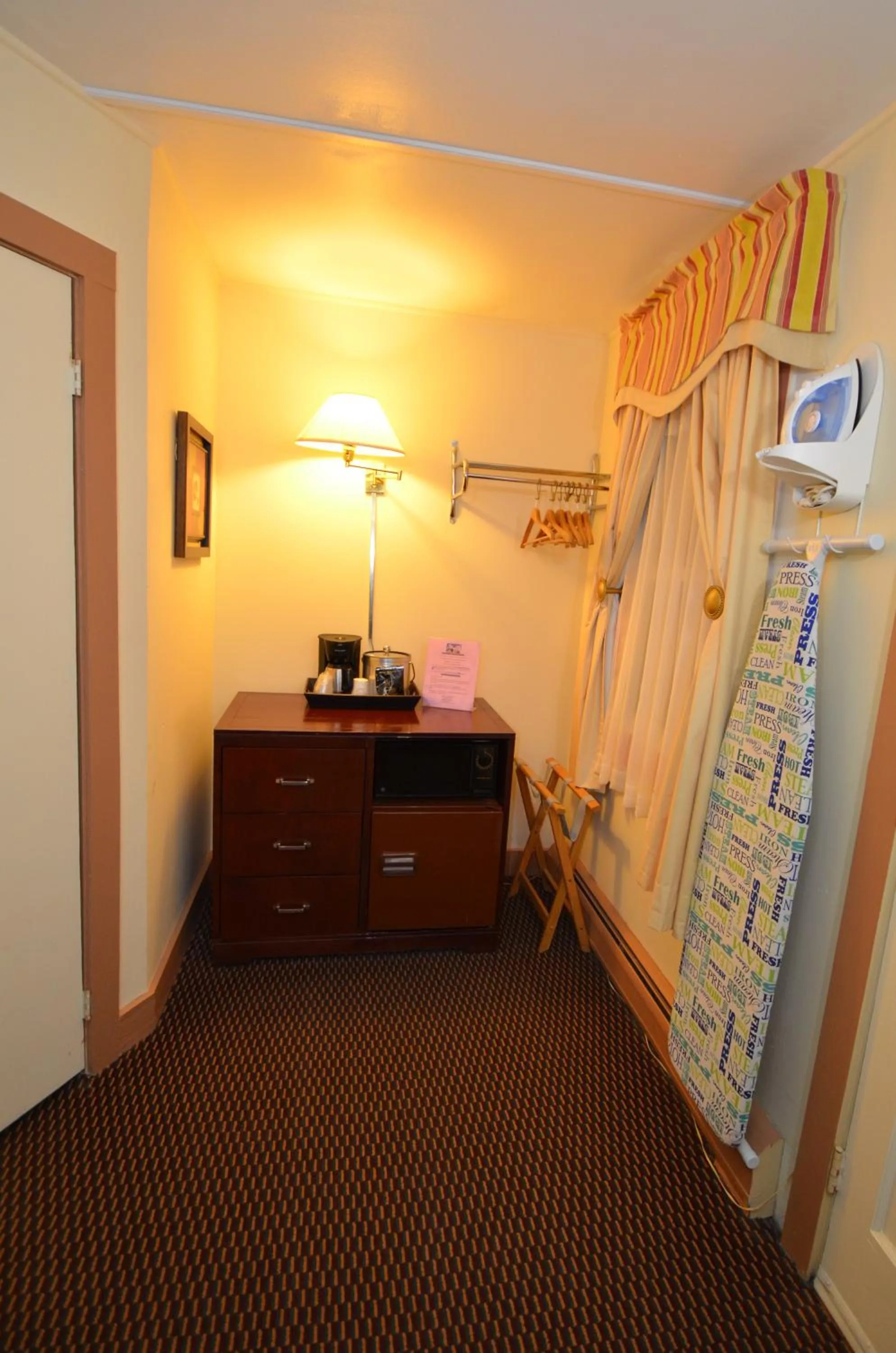 Coffee/tea facilities in Williamstown Motel