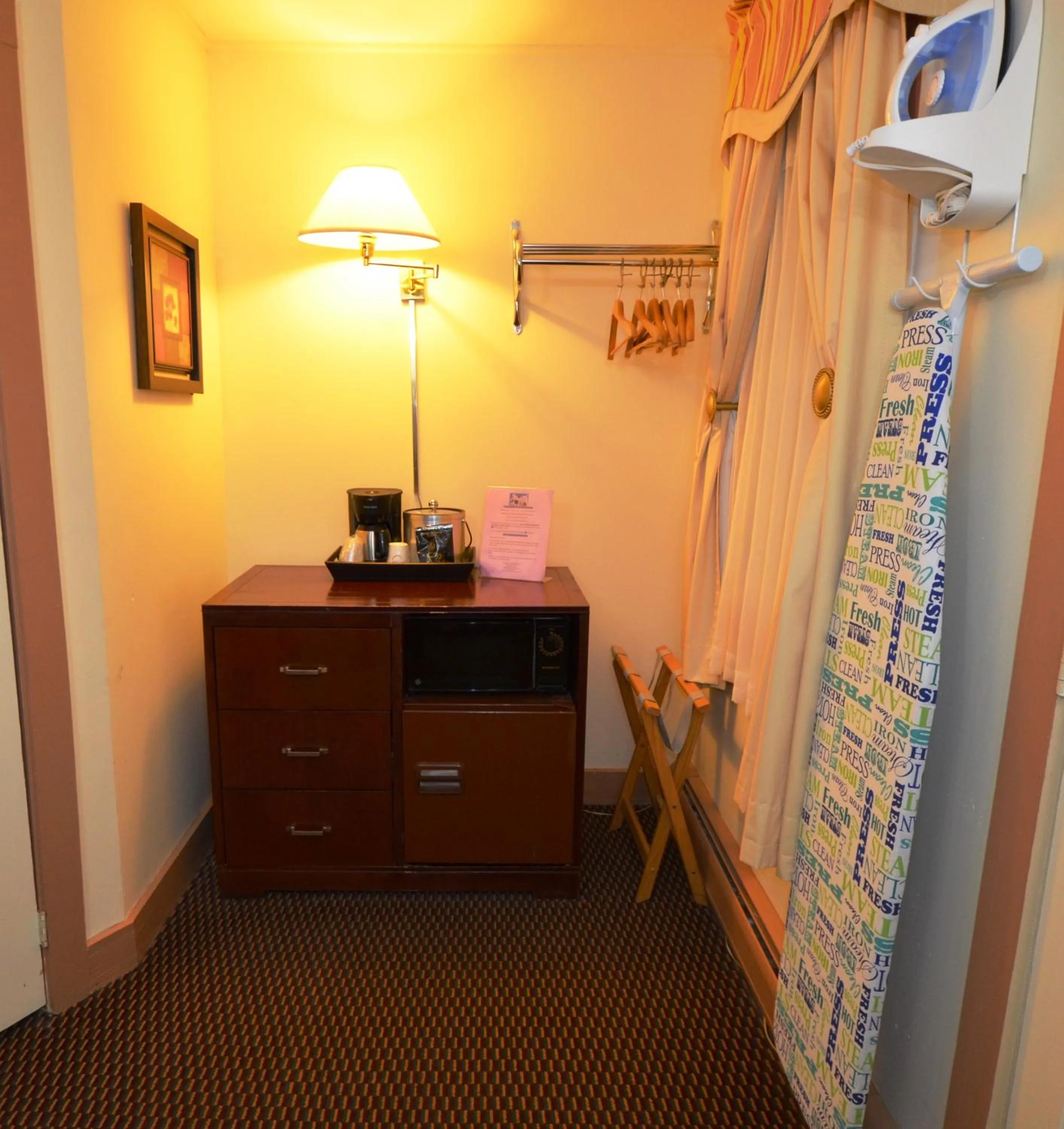 Coffee/tea facilities in Williamstown Motel