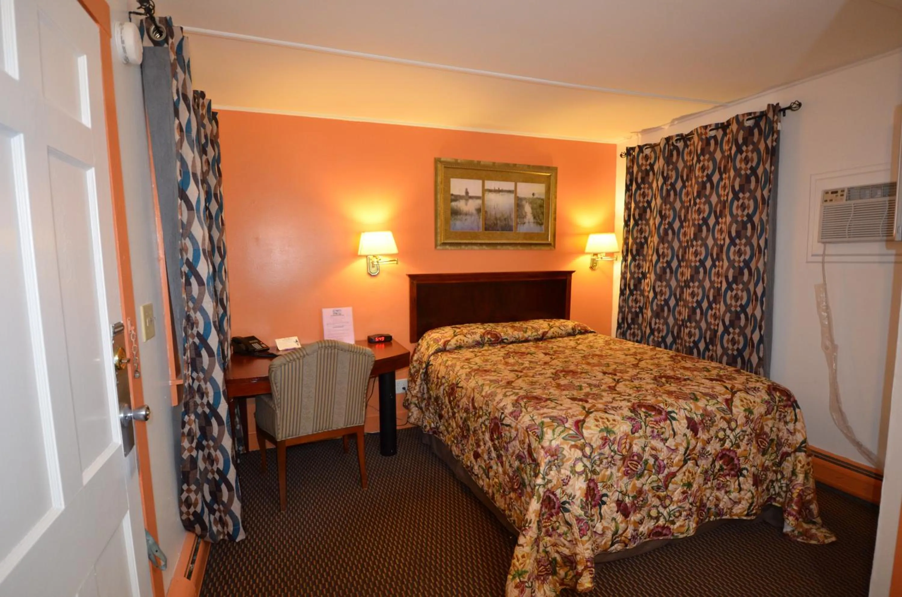 Decorative detail, Bed in Williamstown Motel