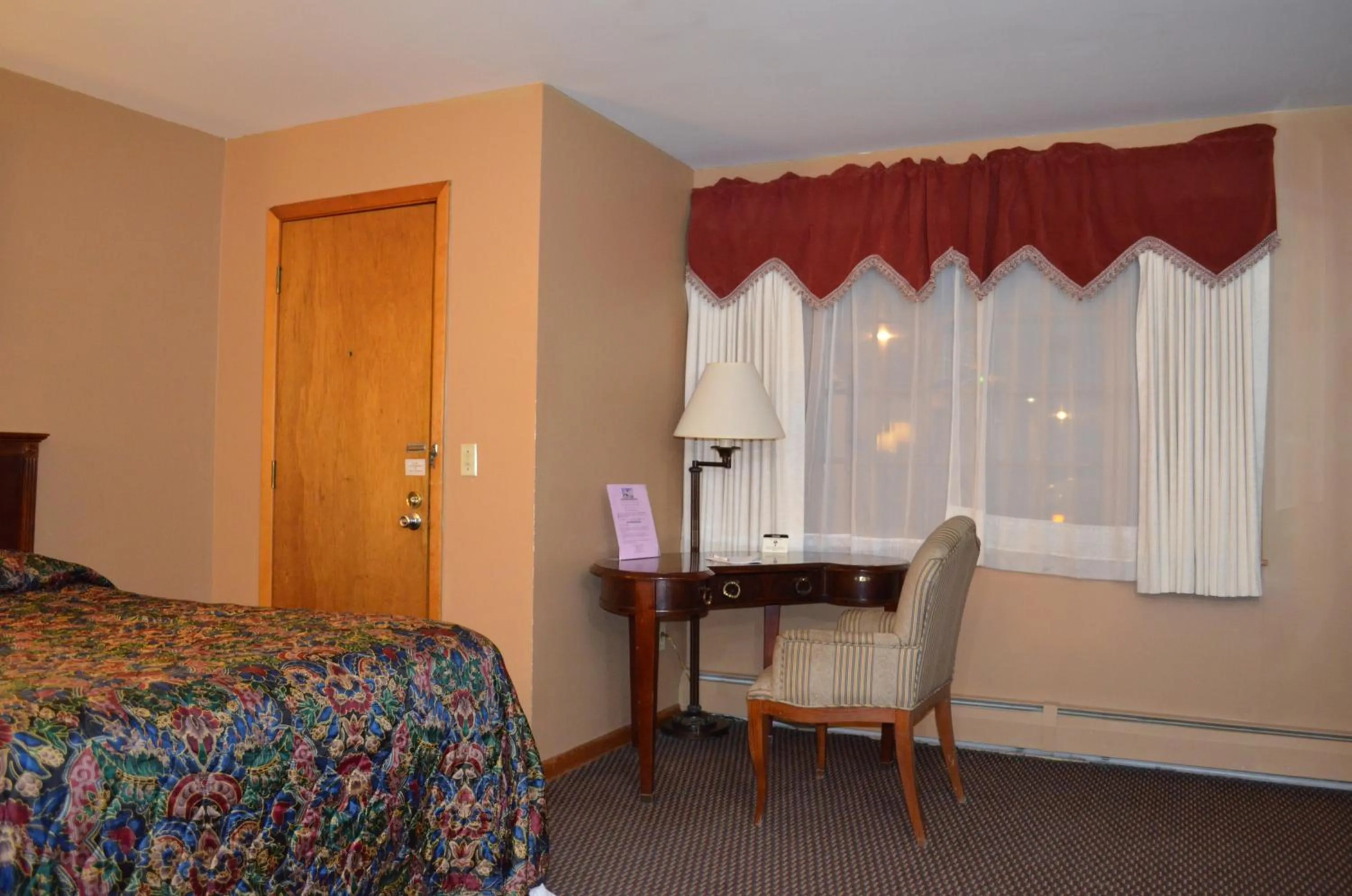 Decorative detail, Bed in Williamstown Motel