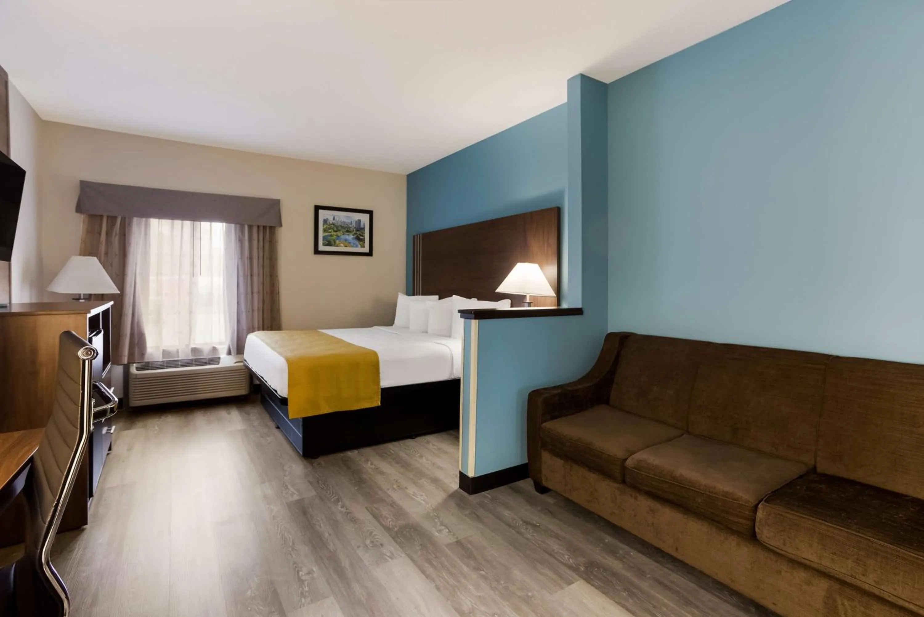 Bedroom, Bed in Best Western Crossroads Inn