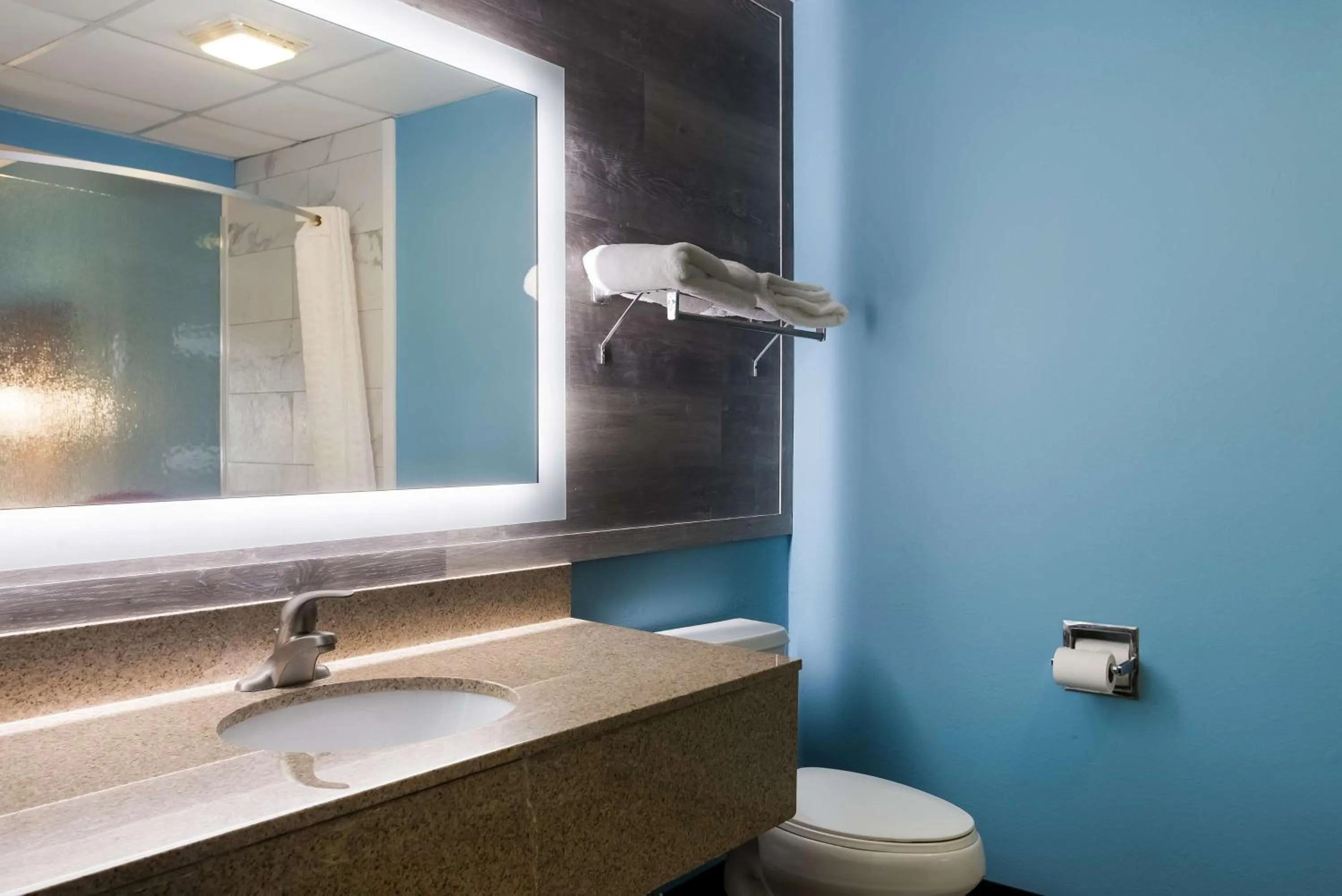 Bathroom in Best Western Crossroads Inn