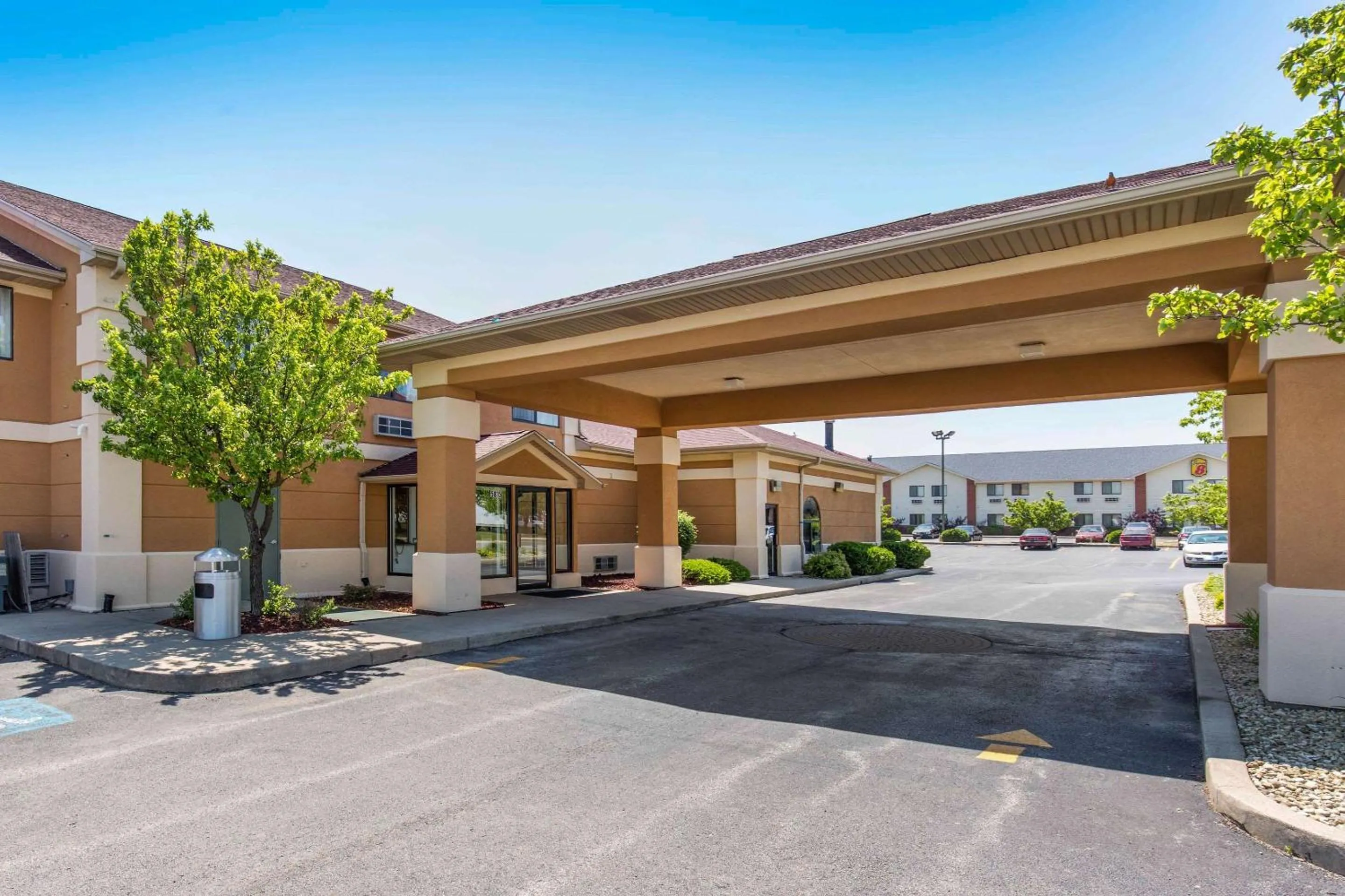 Property building in Quality Inn Monee I-57