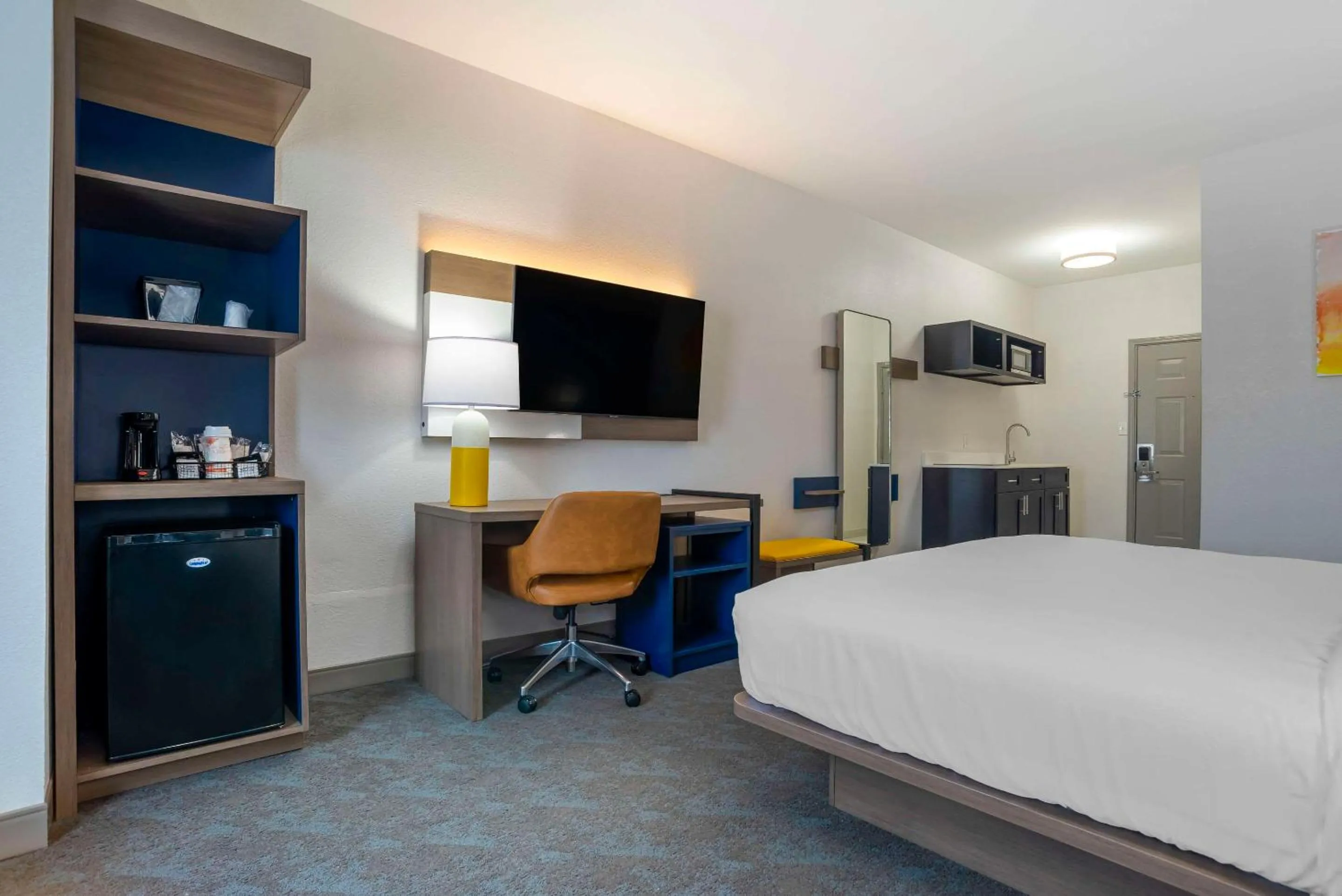 Bedroom, Bed in Comfort Inn Pensacola near NAS Corry Station