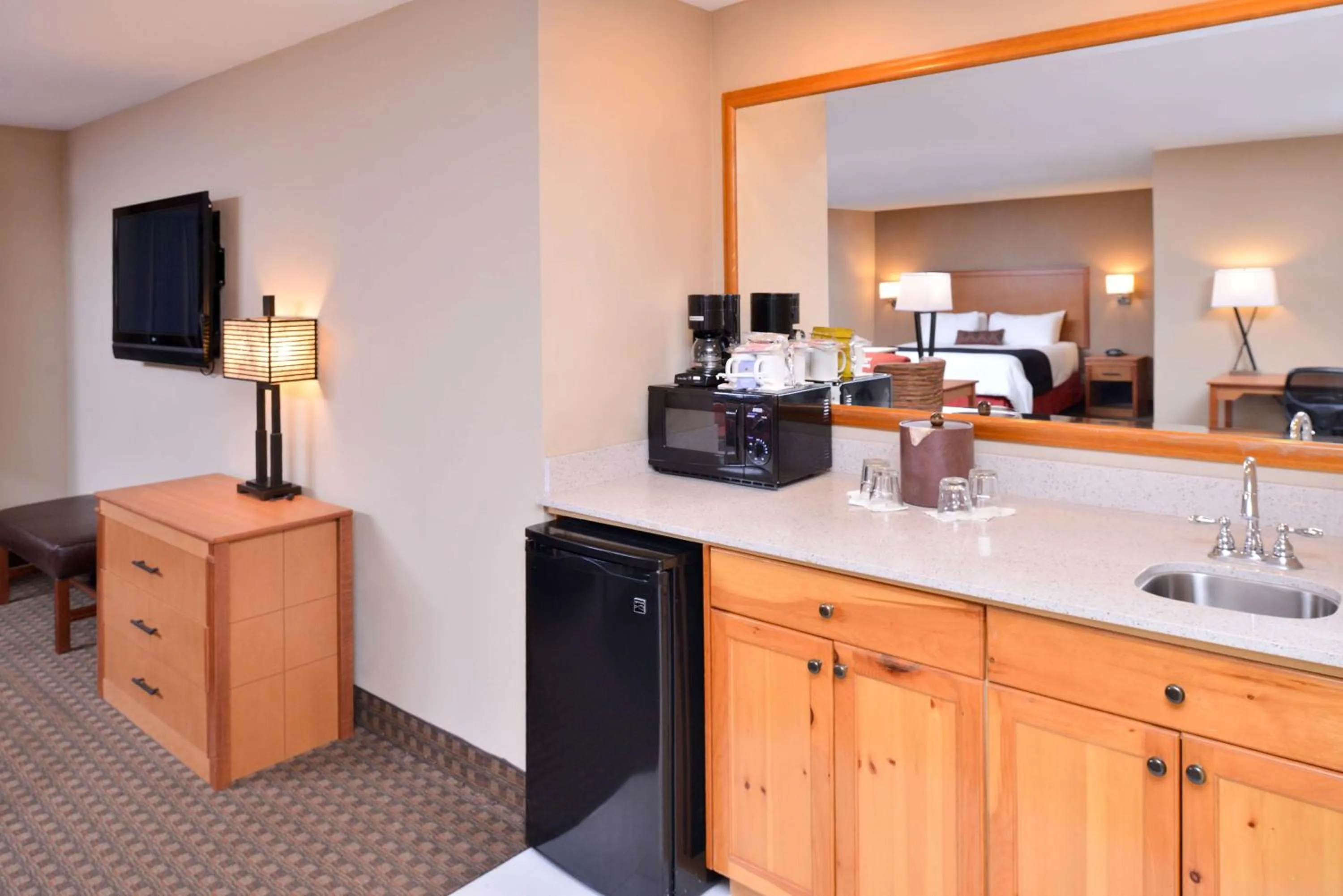 Bedroom in Best Western Plus Olympic Inn