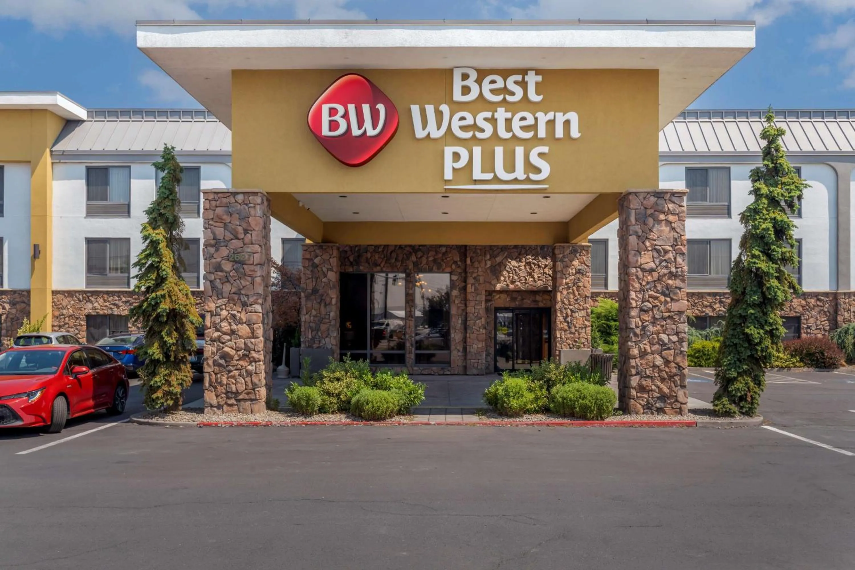 Property building in Best Western Plus Olympic Inn