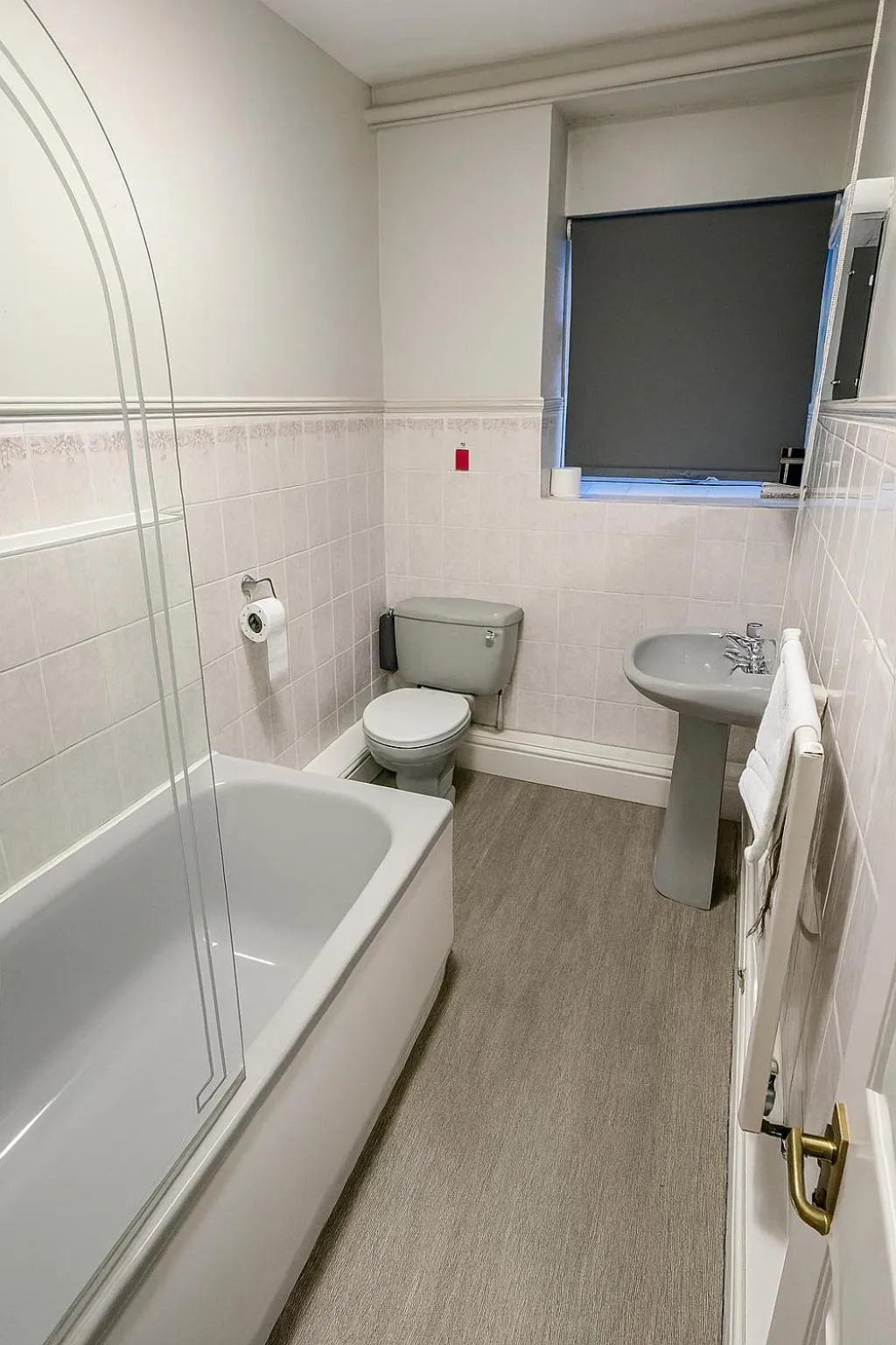 Shower in The Hand Hotel