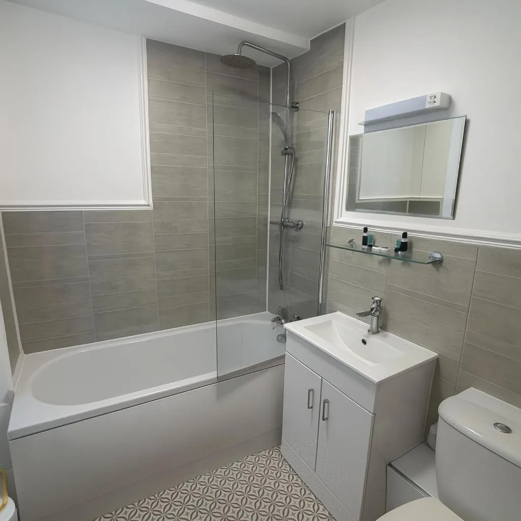 Shower in The Hand Hotel