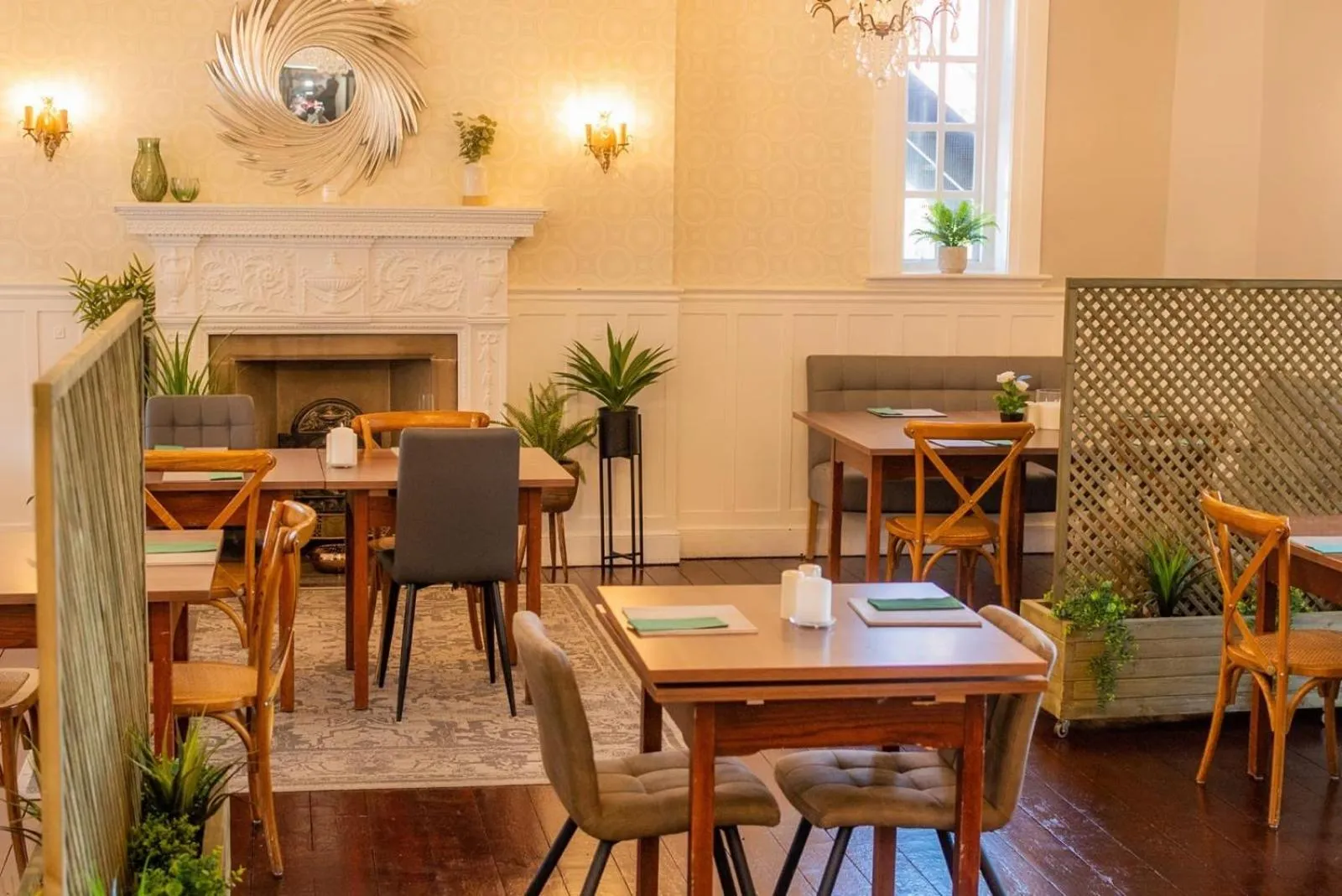 Restaurant/places to eat in The Hand Hotel