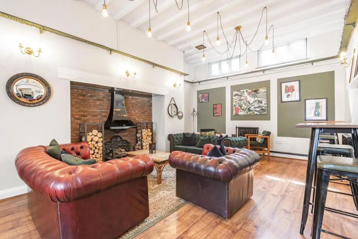 Lounge or bar in The Hand Hotel