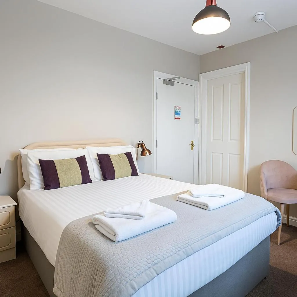 Bed in The Hand Hotel