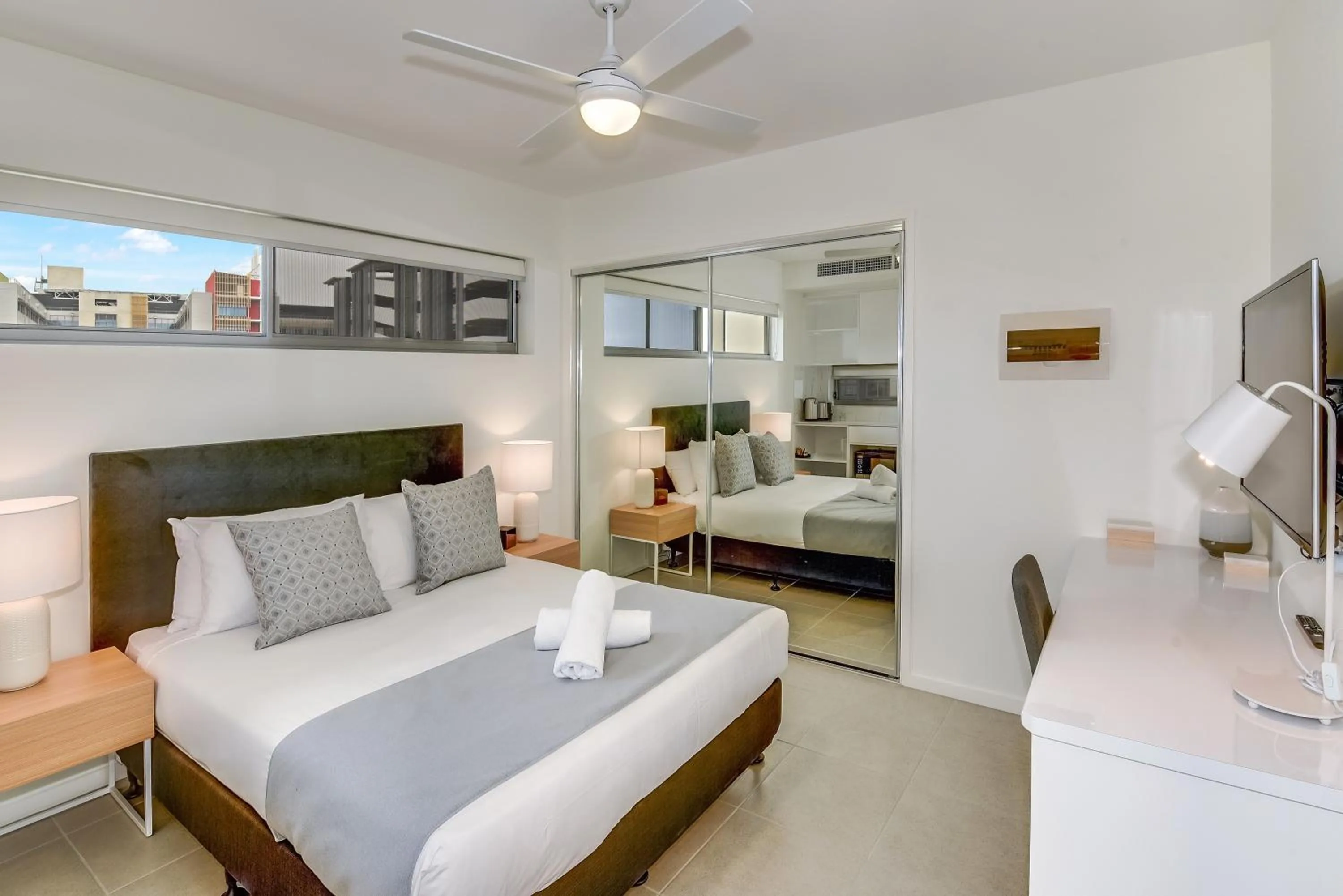 Bedroom, Bed in Aquarius Kawana