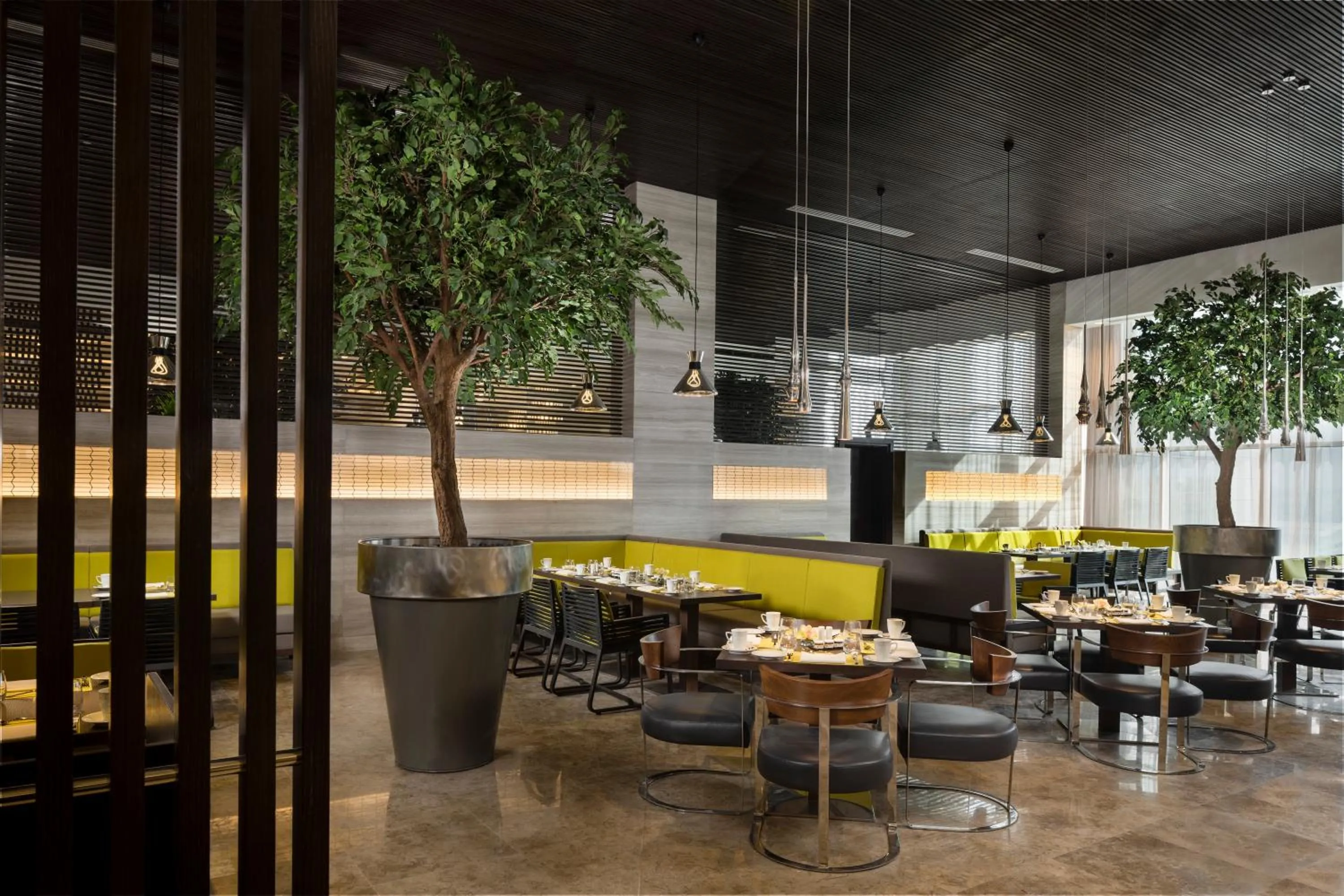 Restaurant/places to eat in Beach Rotana Residences