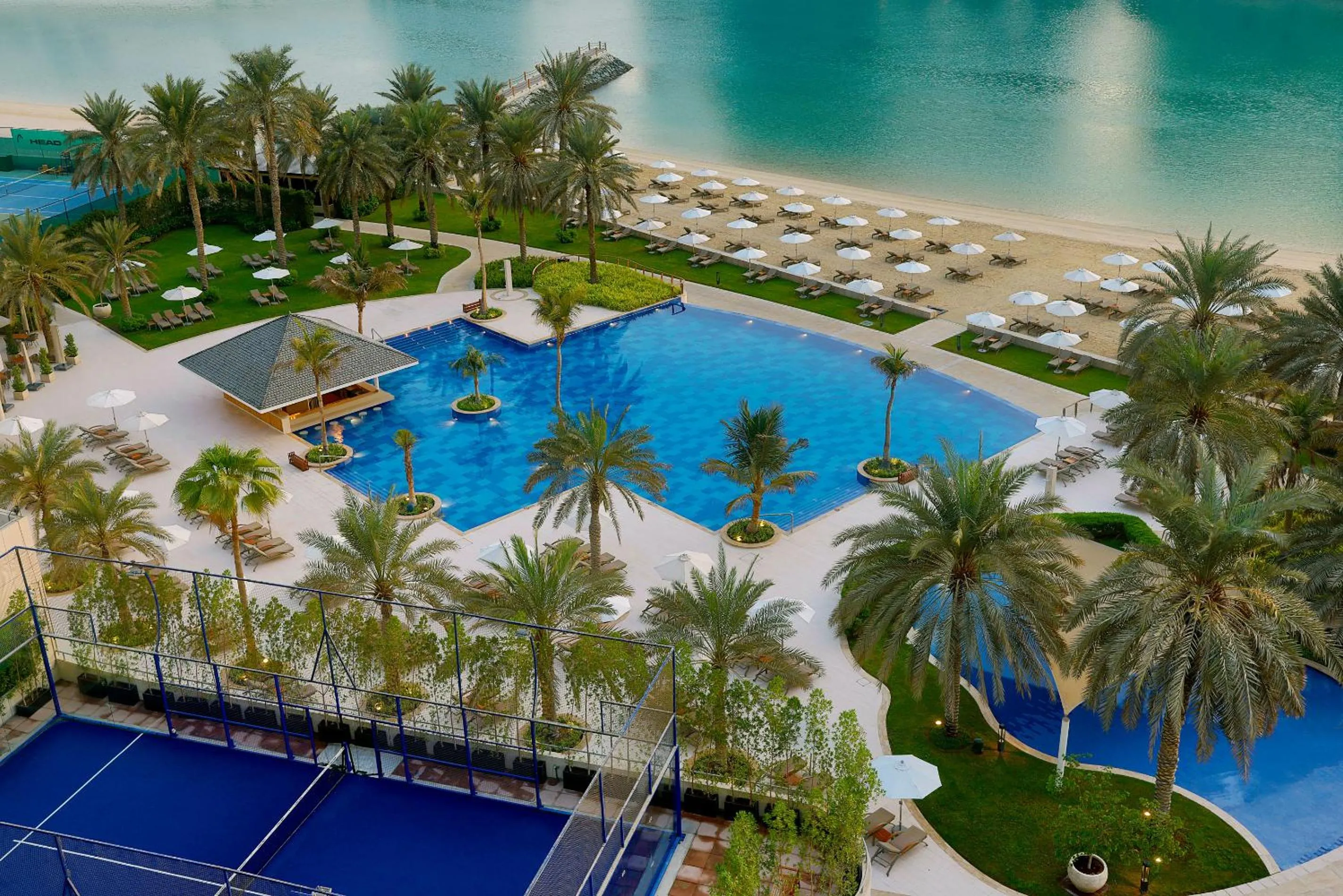 Swimming pool in Beach Rotana Residences