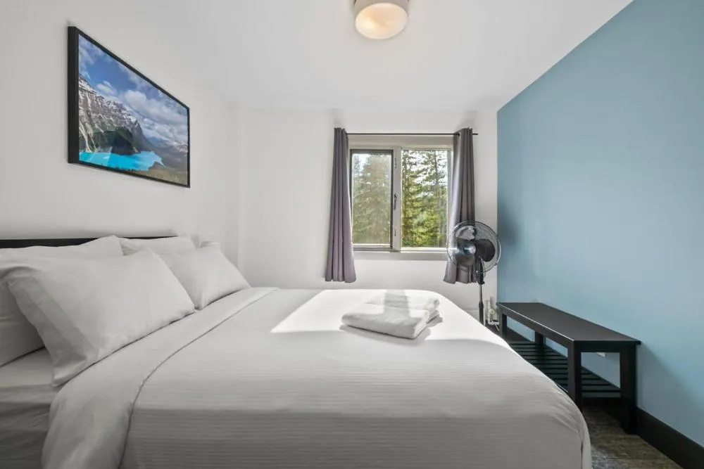 Bed in HI Lake Louise Alpine Centre - Hostel