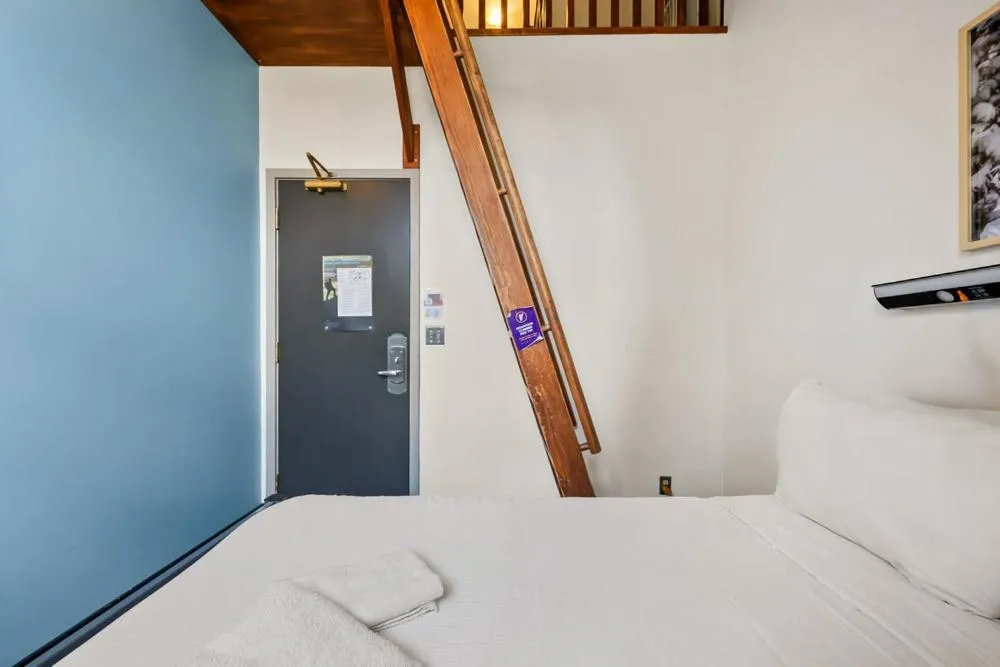 Bed in HI Lake Louise Alpine Centre - Hostel